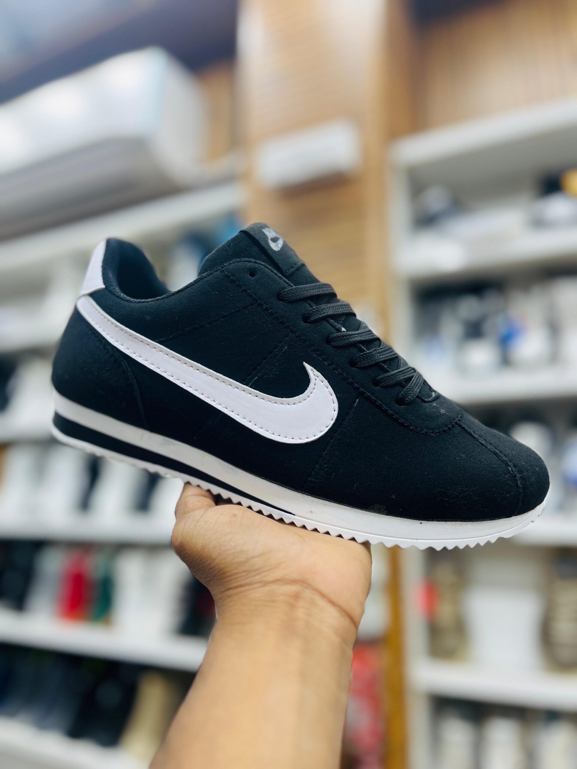 IMPORTED HIGH QUALITY SHOES WITH CREASE PROTECTOR INSIDE HIGH QUALITY AND COMFORT GUARANTEE FOR MENS AND WOMENS ( BA)