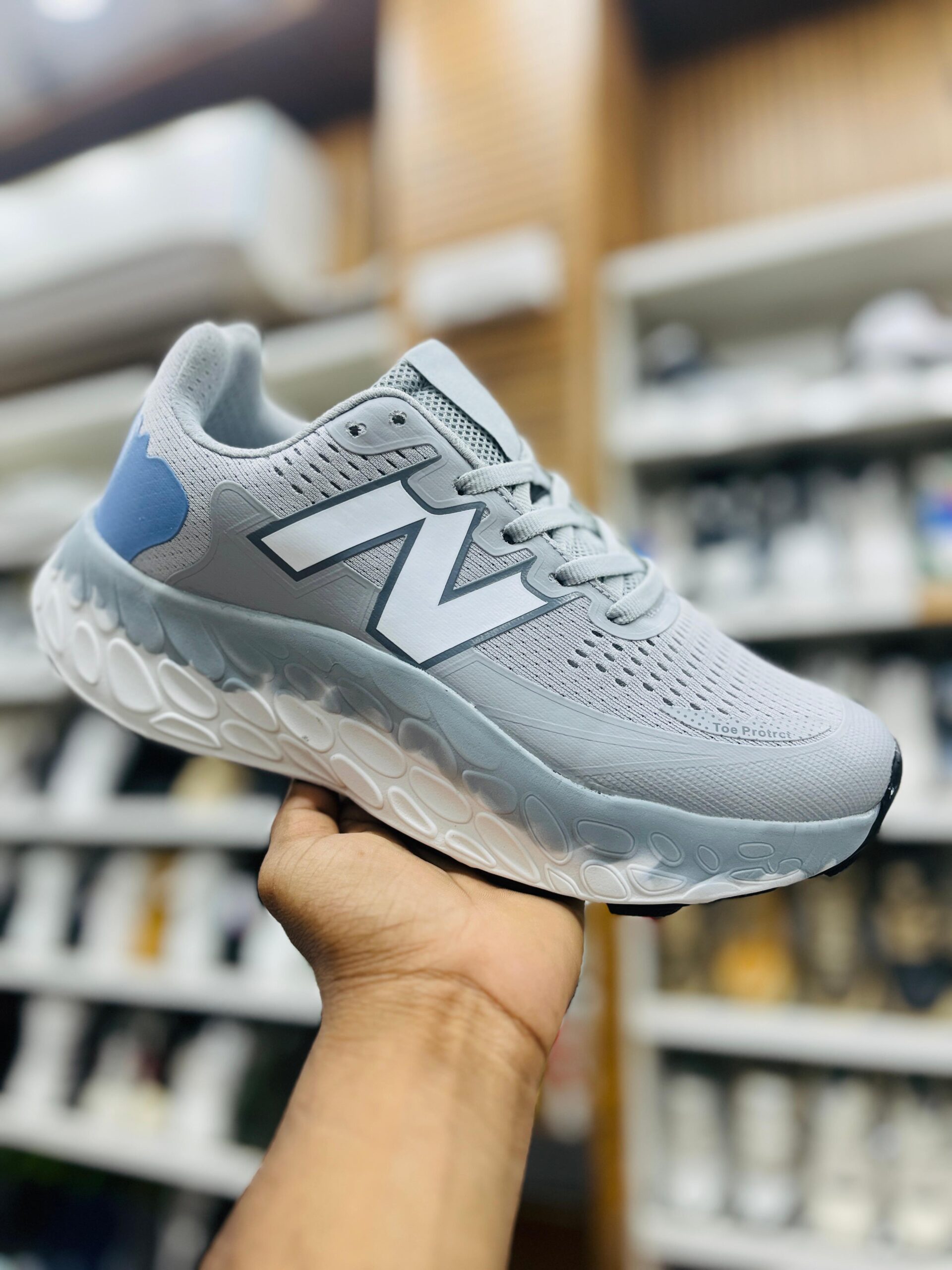 IMPORTED HIGH QUALITY SHOES WITH CREASE PROTECTOR INSIDE HIGH QUALITY AND COMFORT GUARANTEE FOR MENS AND WOMENS ( BA)