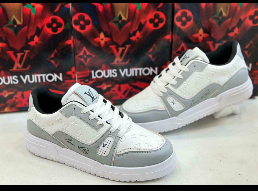 IMPORTED HIGH QUALITY SHOES WITH CREASE PROTECTOR INSIDE HIGH QUALITY AND COMFORT GUARANTEE FOR MENS AND WOMENS ( BA)