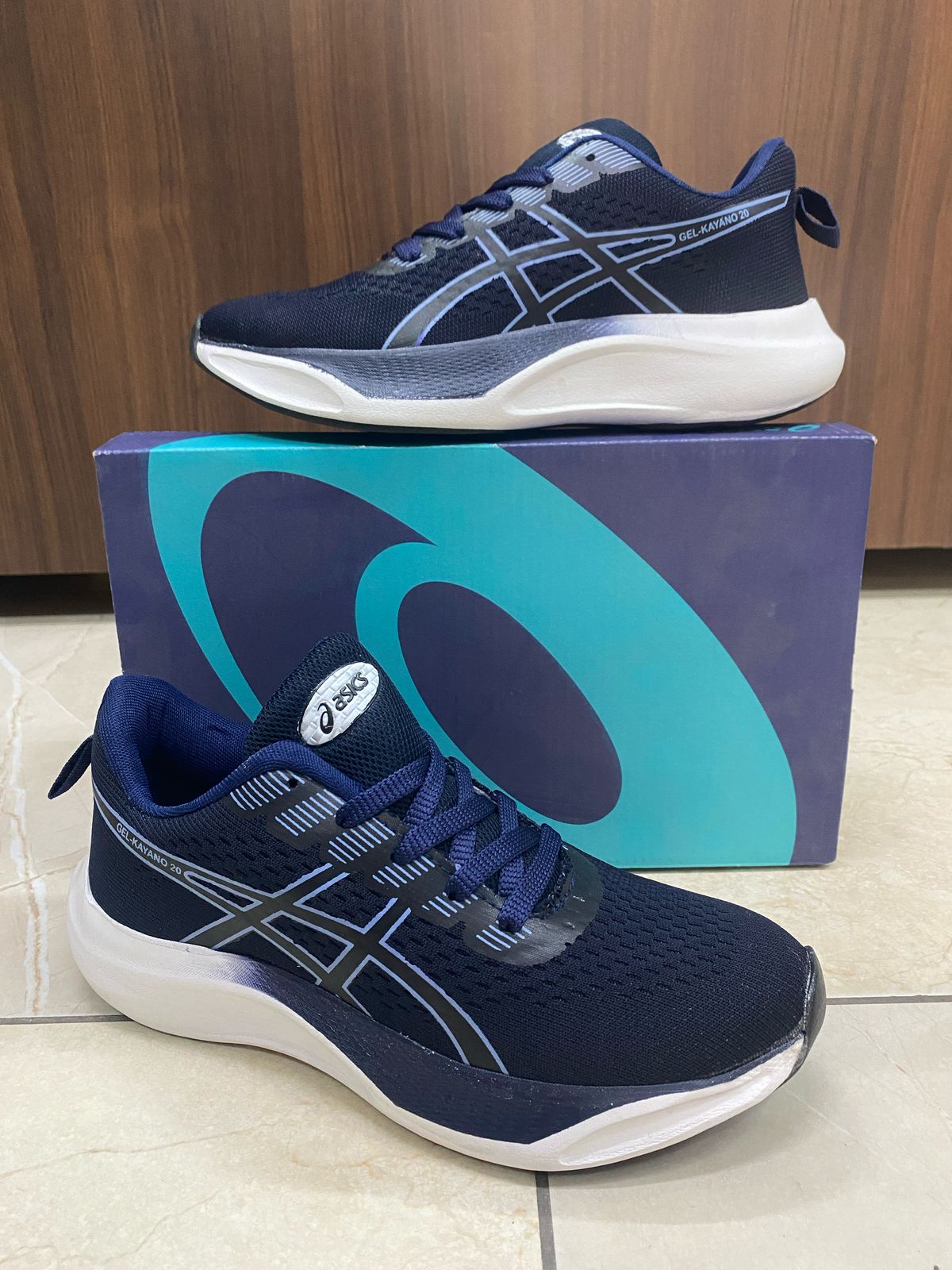 IMPORTED HIGH QUALITY SHOES WITH CREASE PROTECTOR INSIDE HIGH QUALITY AND COMFORT GUARANTEE FOR MENS AND WOMENS ( BA)