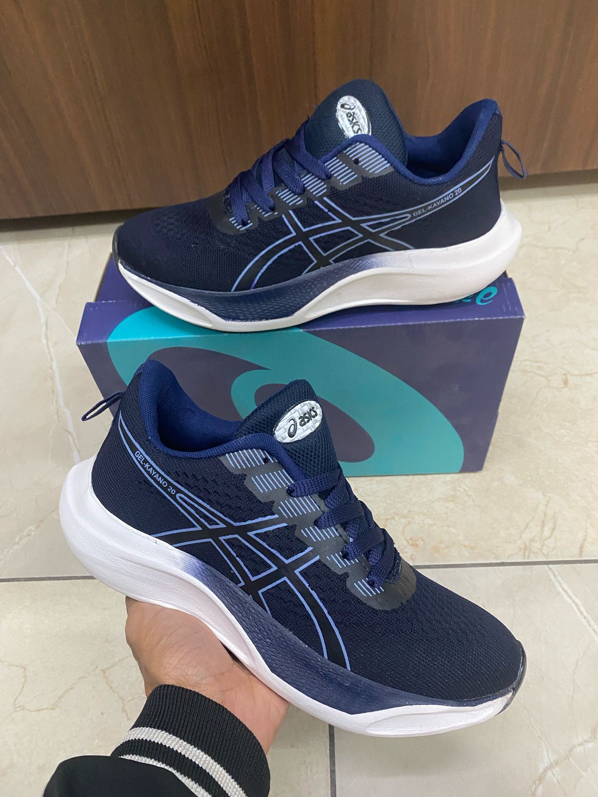 IMPORTED HIGH QUALITY SHOES WITH CREASE PROTECTOR INSIDE HIGH QUALITY AND COMFORT GUARANTEE FOR MENS AND WOMENS ( BA)