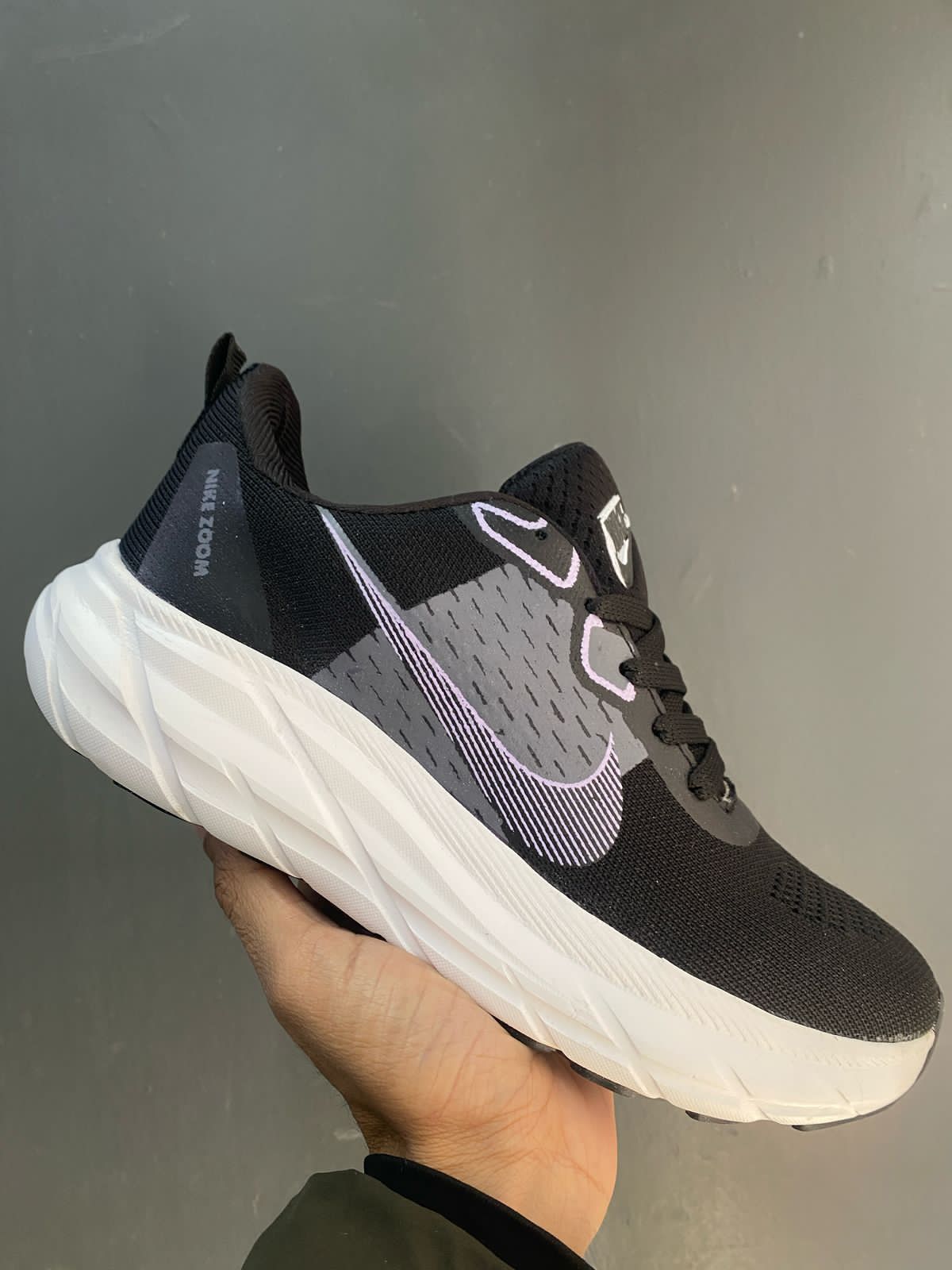 IMPORTED HIGH QUALITY SHOES WITH CREASE PROTECTOR INSIDE HIGH QUALITY AND COMFORT GUARANTEE FOR MENS AND WOMENS ( BA)