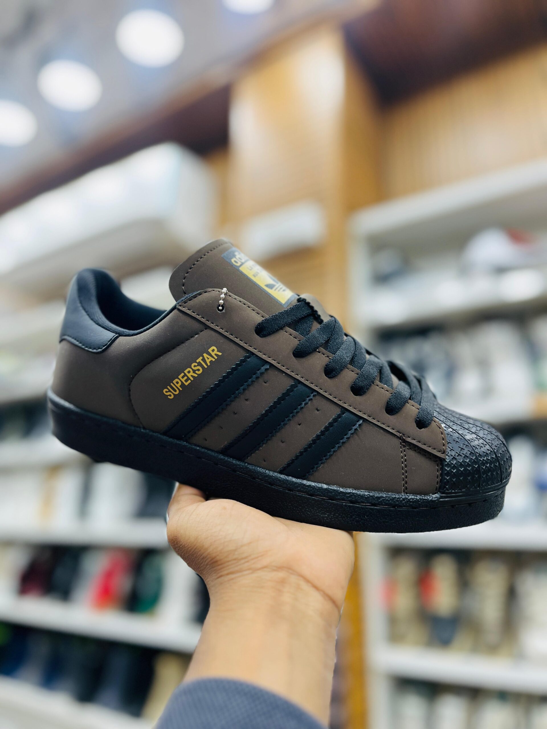 IMPORTED HIGH QUALITY SHOES WITH CREASE PROTECTOR INSIDE HIGH QUALITY AND COMFORT GUARANTEE FOR MENS AND WOMENS ( BA)