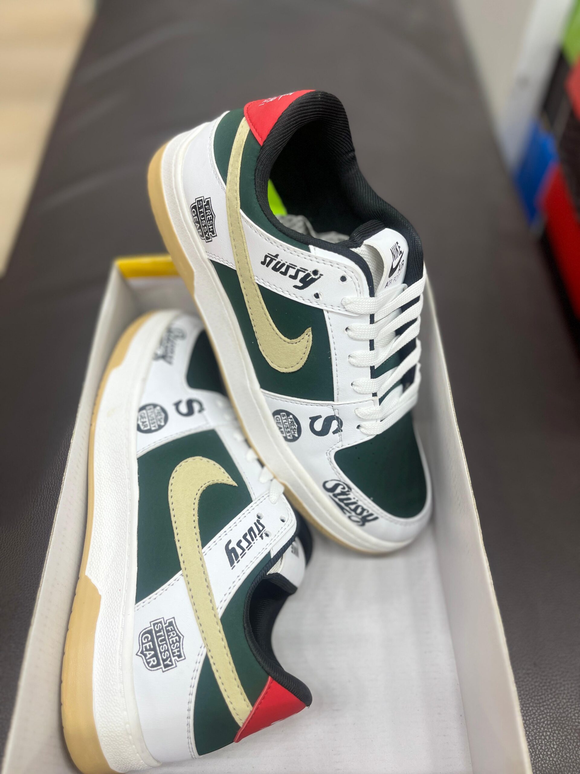 IMPORTED HIGH QUALITY SHOES WITH CREASE PROTECTOR INSIDE HIGH QUALITY AND COMFORT GUARANTEE FOR MENS AND WOMENS ( BA)