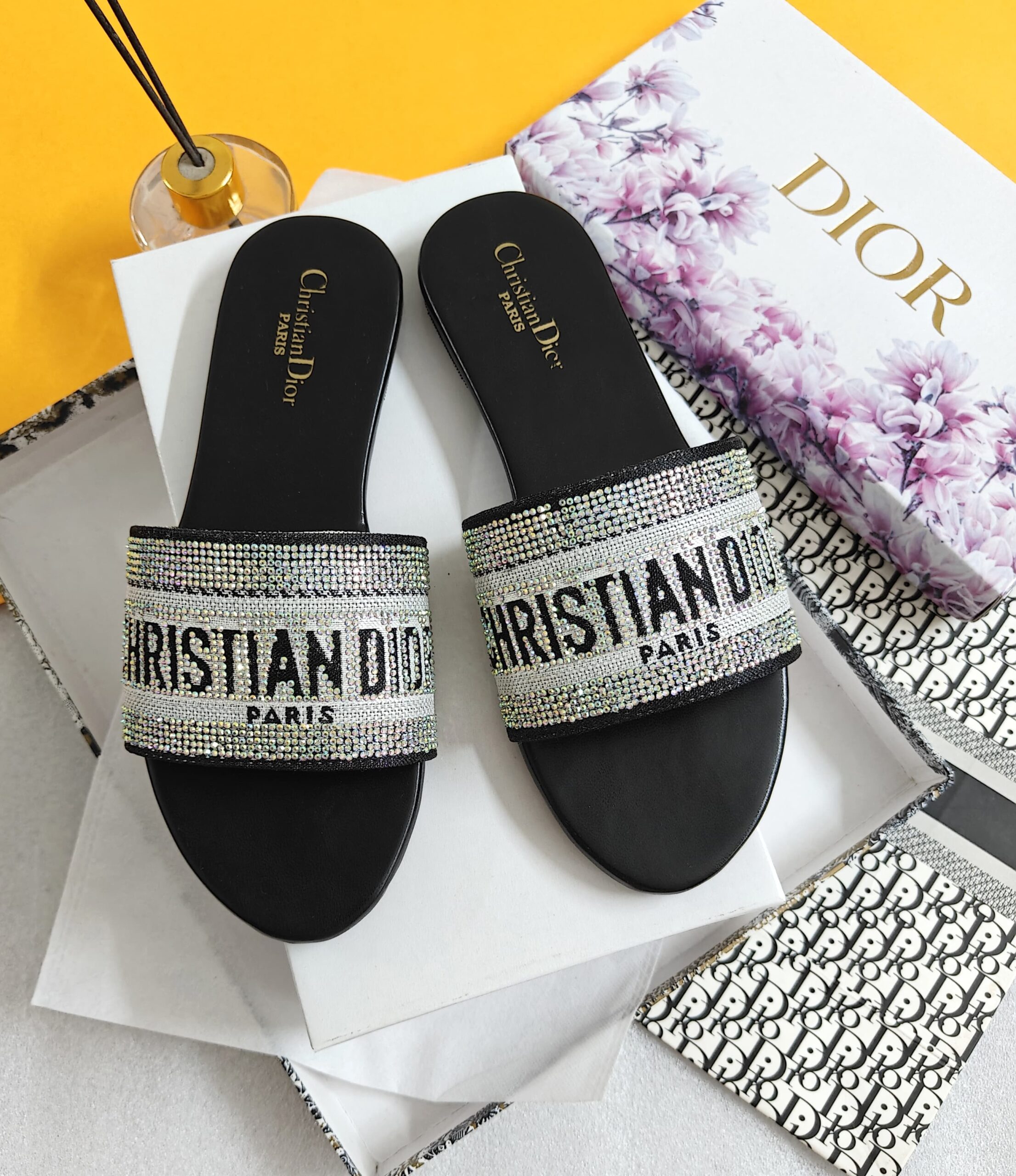 IMPORTED HIGH QUALITY SHOES WITH CREASE PROTECTOR INSIDE HIGH QUALITY AND COMFORT GUARANTEE FOR MENS AND WOMENS ( BA)