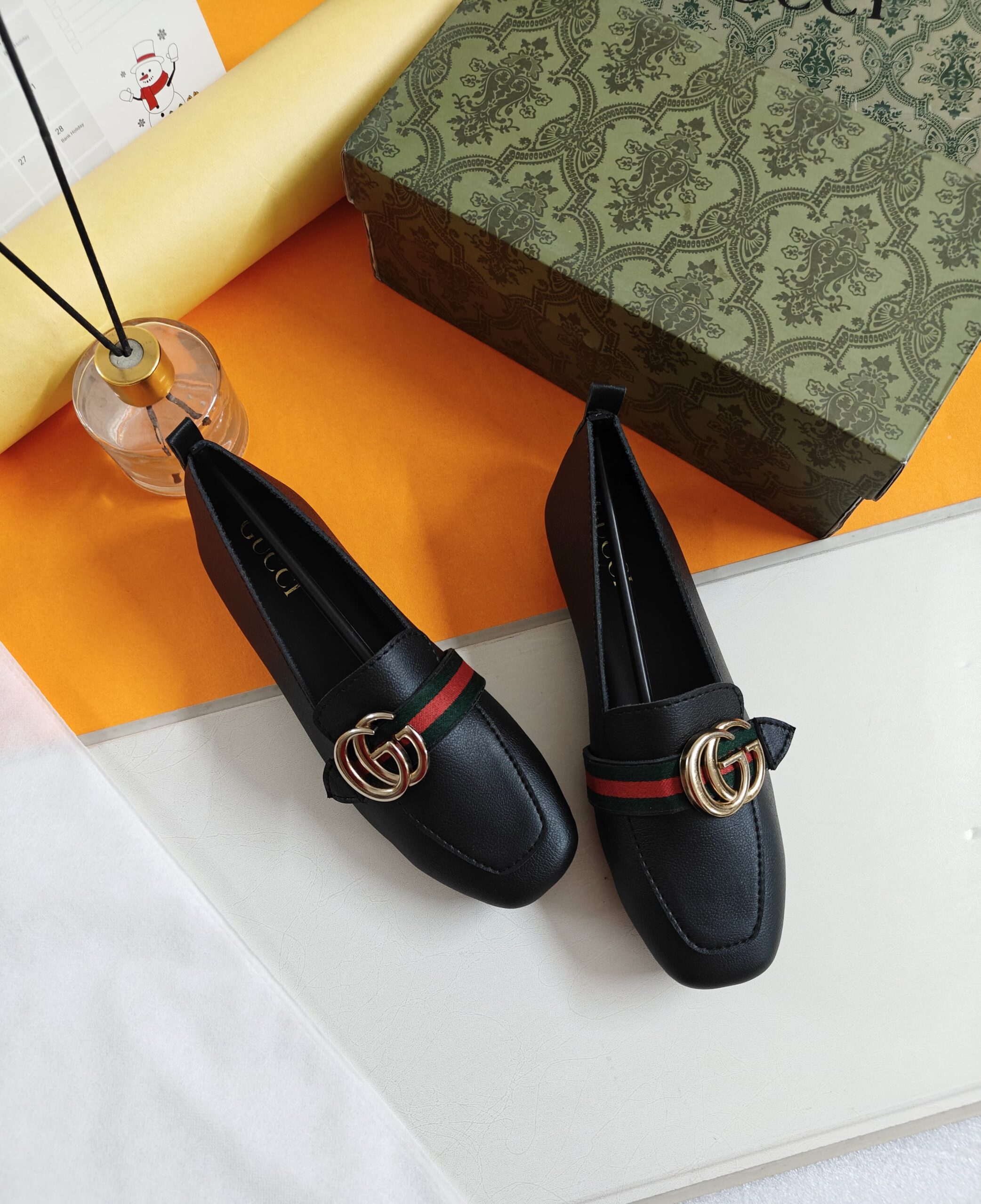 IMPORTED HIGH QUALITY SHOES WITH CREASE PROTECTOR INSIDE HIGH QUALITY AND COMFORT GUARANTEE FOR MENS AND WOMENS ( BA)