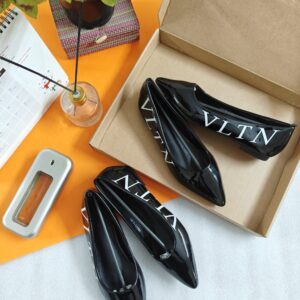 IMPORTED HIGH QUALITY SHOES WITH CREASE PROTECTOR INSIDE HIGH QUALITY AND COMFORT GUARANTEE FOR MENS AND WOMENS ( BA)