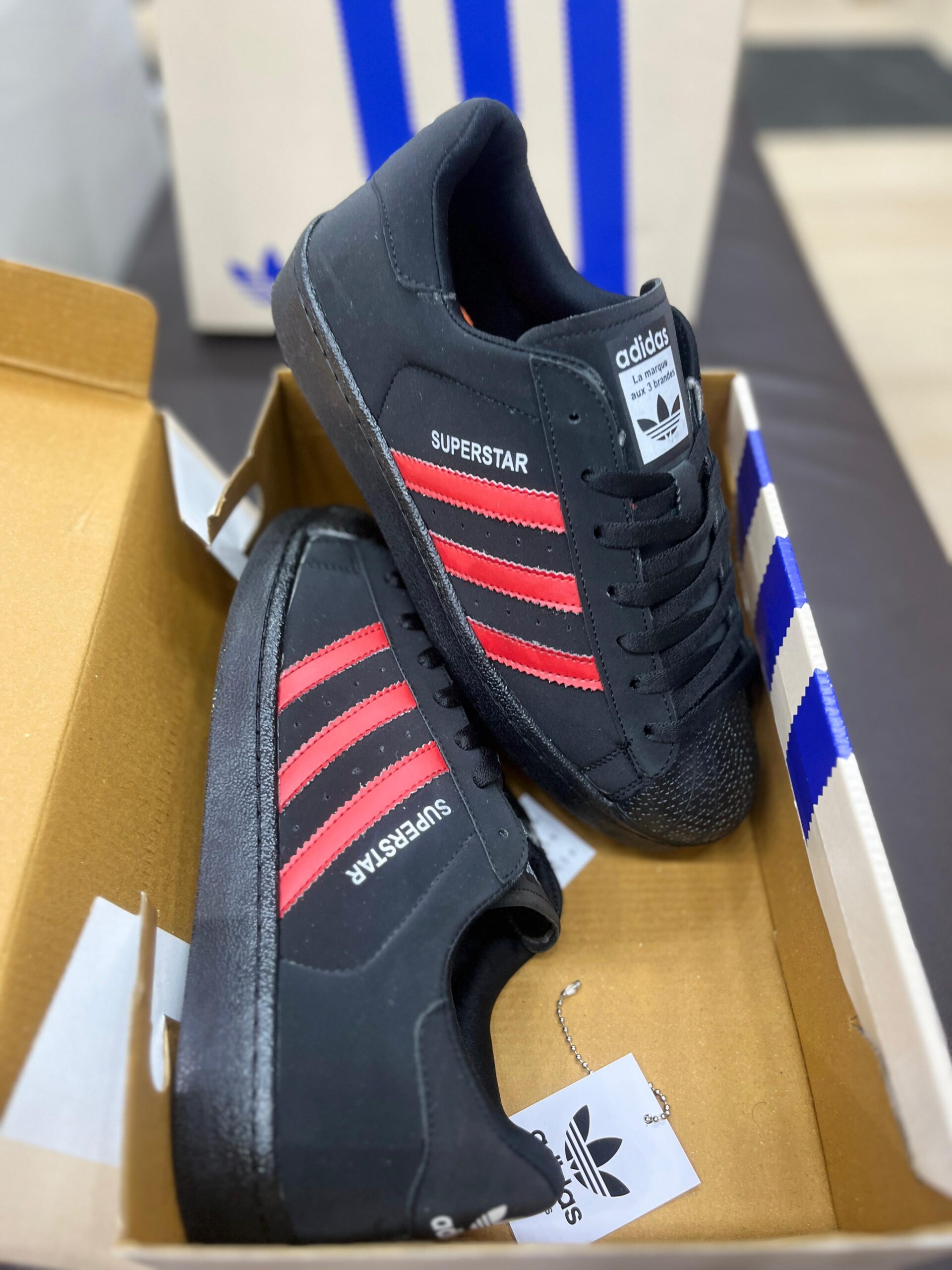 IMPORTED HIGH QUALITY SHOES WITH CREASE PROTECTOR INSIDE HIGH QUALITY AND COMFORT GUARANTEE FOR MENS AND WOMENS ( BA)