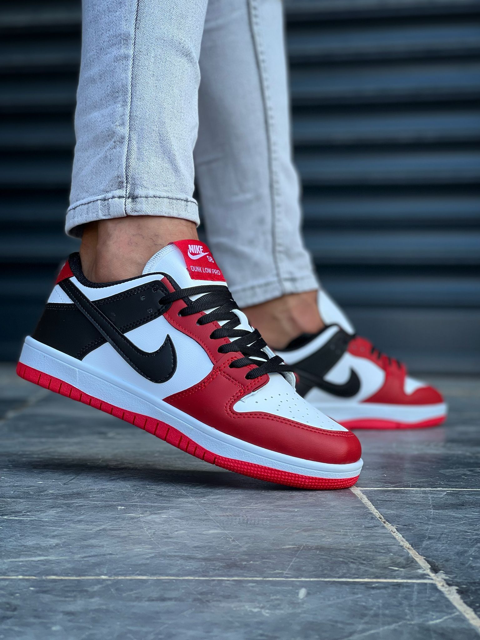 IMPORTED HIGH QUALITY SHOES WITH CREASE PROTECTOR INSIDE HIGH QUALITY AND COMFORT GUARANTEE FOR MENS AND WOMENS ( BA)