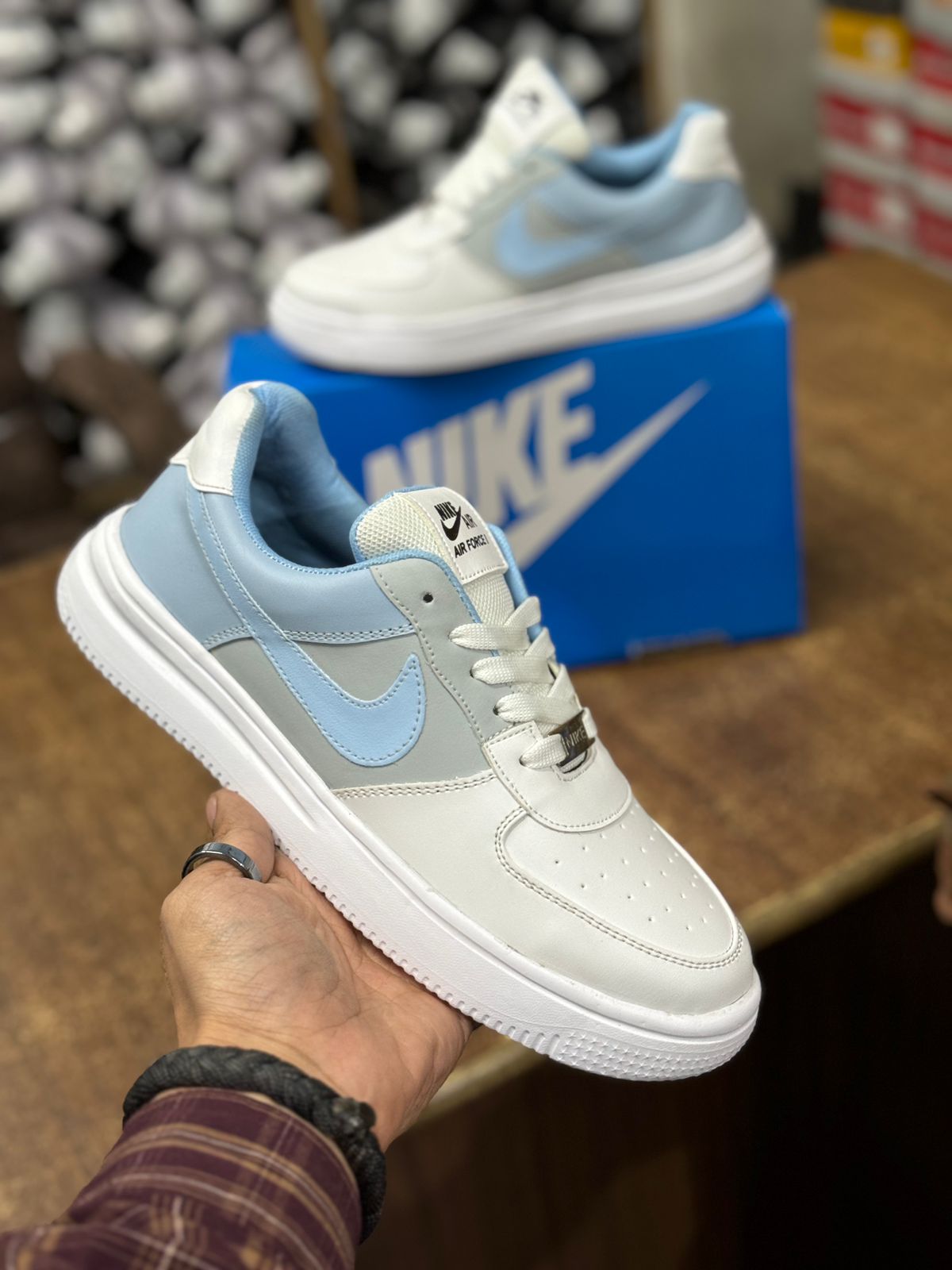 IMPORTED HIGH QUALITY SHOES WITH CREASE PROTECTOR INSIDE HIGH QUALITY AND COMFORT GUARANTEE FOR MENS AND WOMENS ( BA)