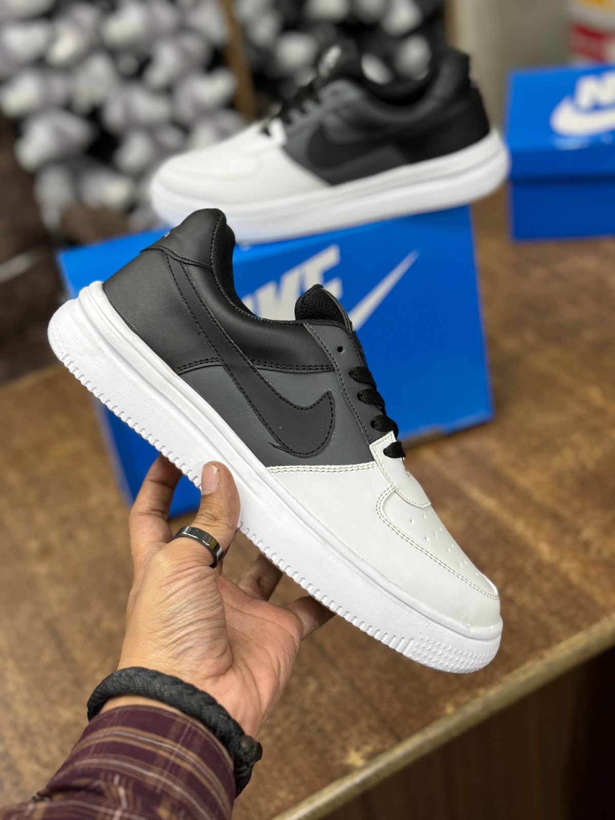 IMPORTED HIGH QUALITY SHOES WITH CREASE PROTECTOR INSIDE HIGH QUALITY AND COMFORT GUARANTEE FOR MENS AND WOMENS ( BA)