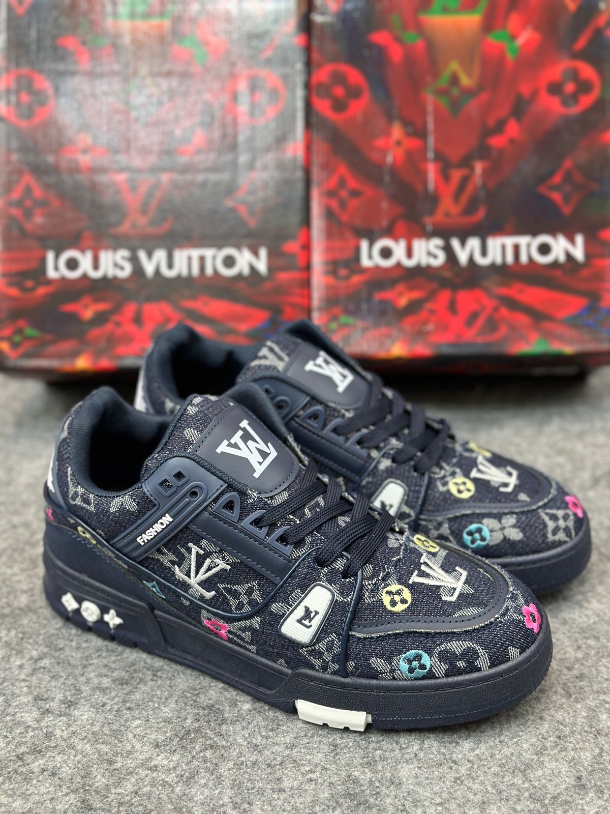 IMPORTED HIGH QUALITY SHOES WITH CREASE PROTECTOR INSIDE HIGH QUALITY AND COMFORT GUARANTEE FOR MENS AND WOMENS ( BA)