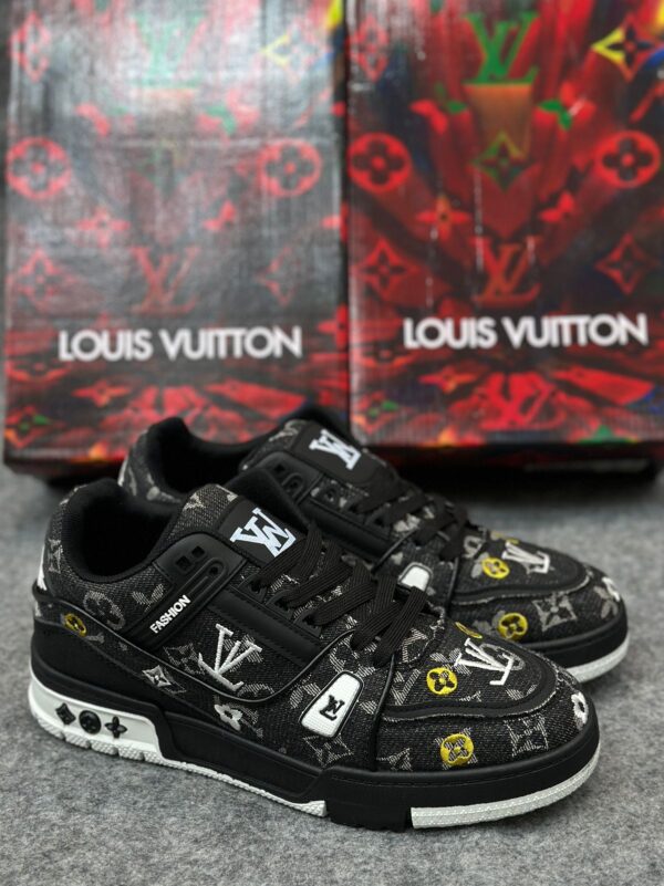 IMPORTED HIGH QUALITY SHOES WITH CREASE PROTECTOR INSIDE HIGH QUALITY AND COMFORT GUARANTEE FOR MENS AND WOMENS ( BA)