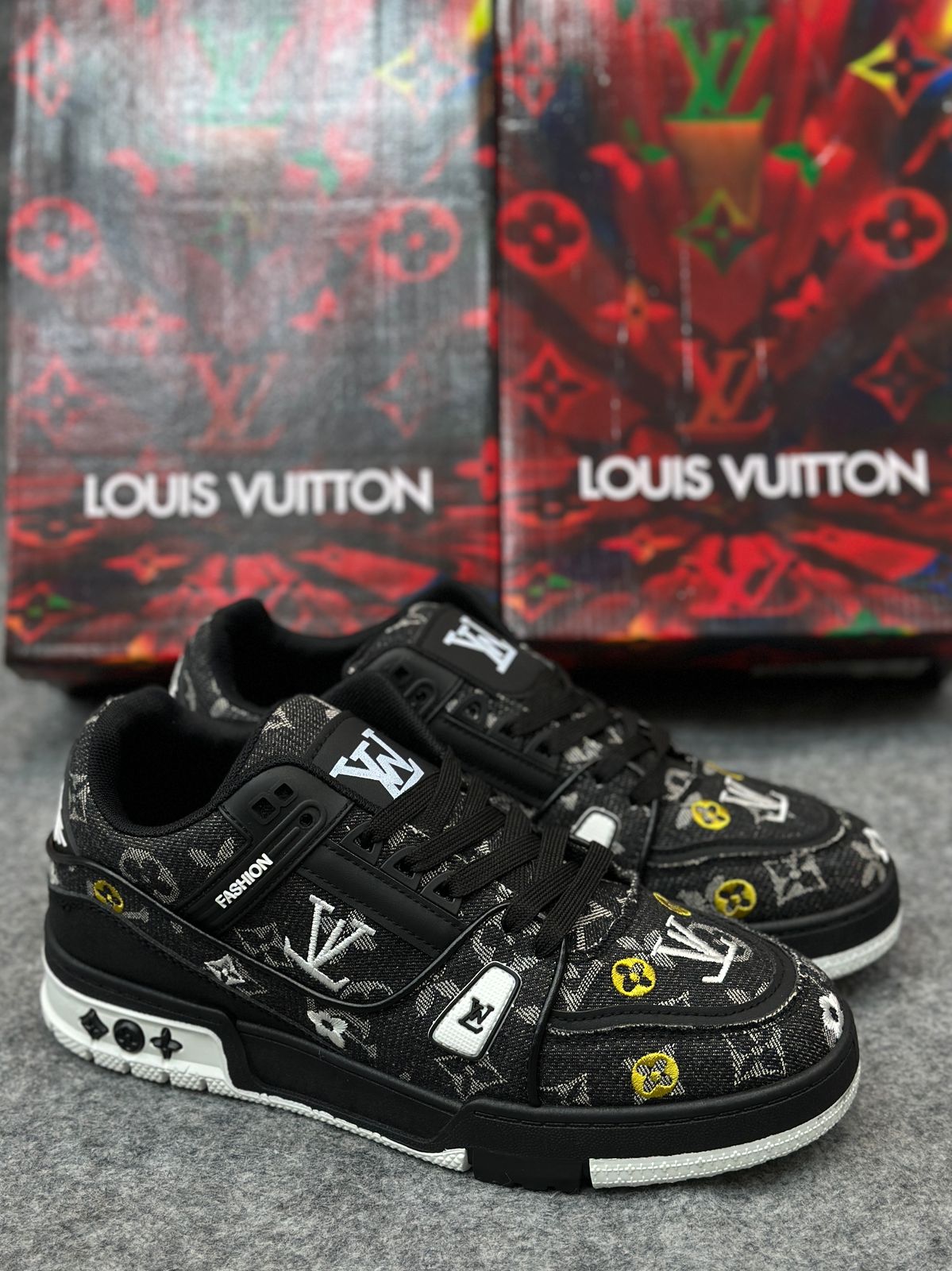 IMPORTED HIGH QUALITY SHOES WITH CREASE PROTECTOR INSIDE HIGH QUALITY AND COMFORT GUARANTEE FOR MENS AND WOMENS ( BA)