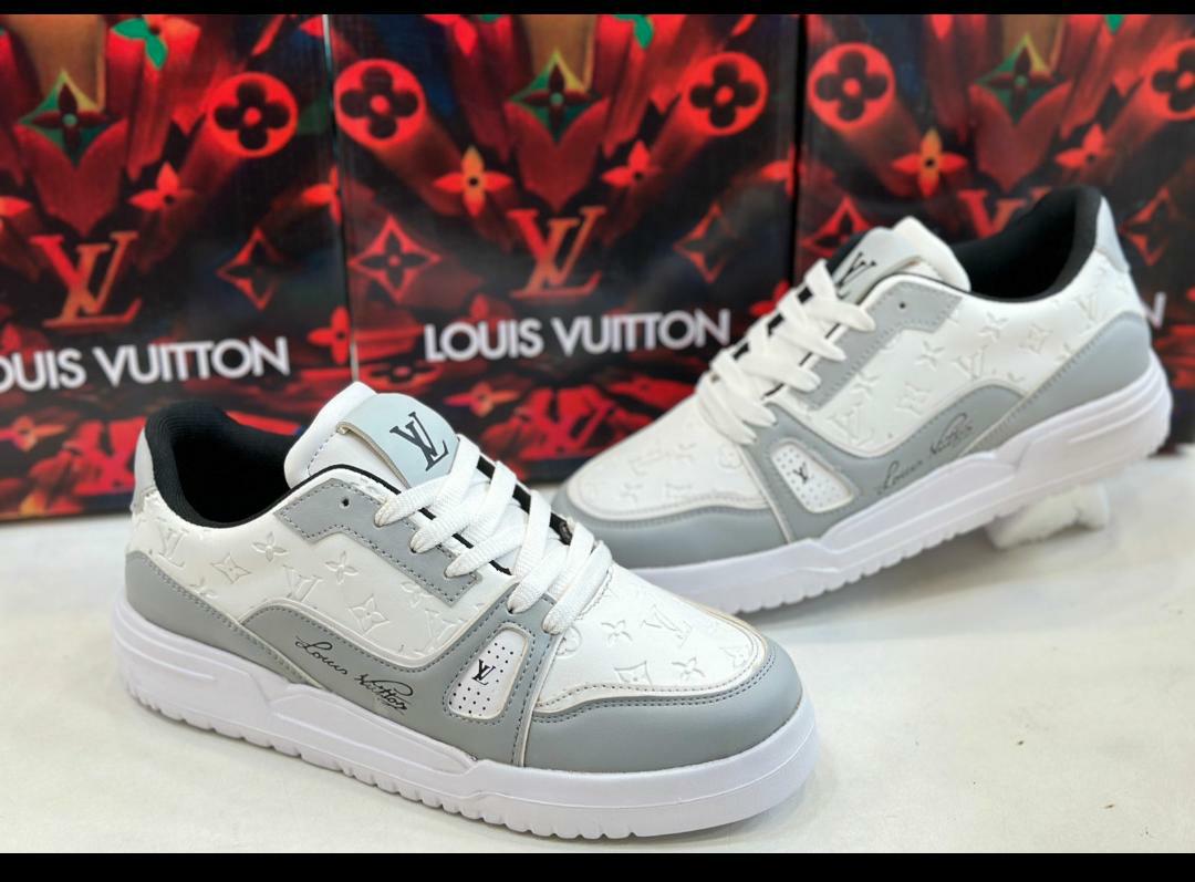 IMPORTED HIGH QUALITY SHOES WITH CREASE PROTECTOR INSIDE HIGH QUALITY AND COMFORT GUARANTEE FOR MENS AND WOMENS ( BA)