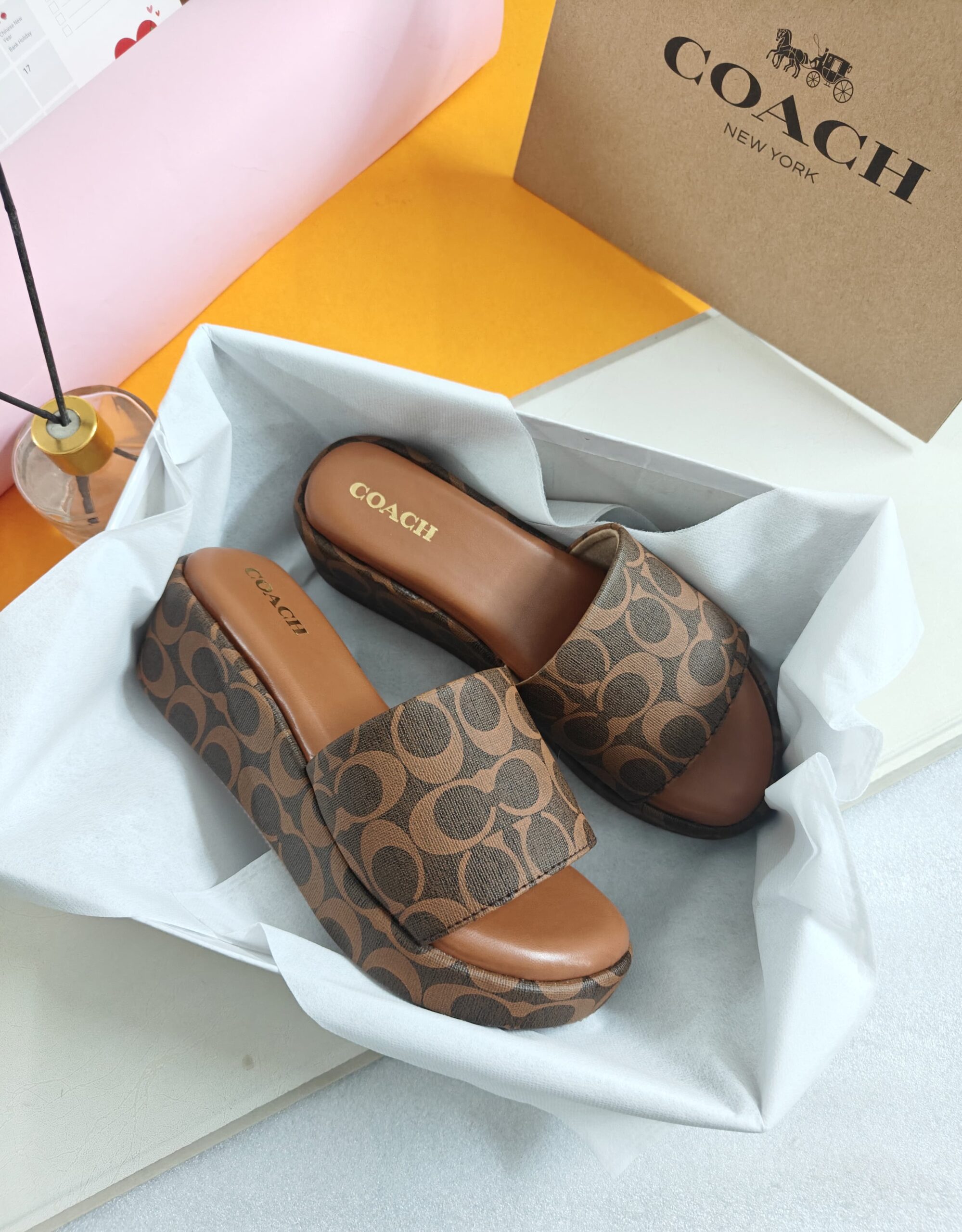 IMPORTED HIGH QUALITY SHOES WITH CREASE PROTECTOR INSIDE HIGH QUALITY AND COMFORT GUARANTEE FOR MENS AND WOMENS ( BA)