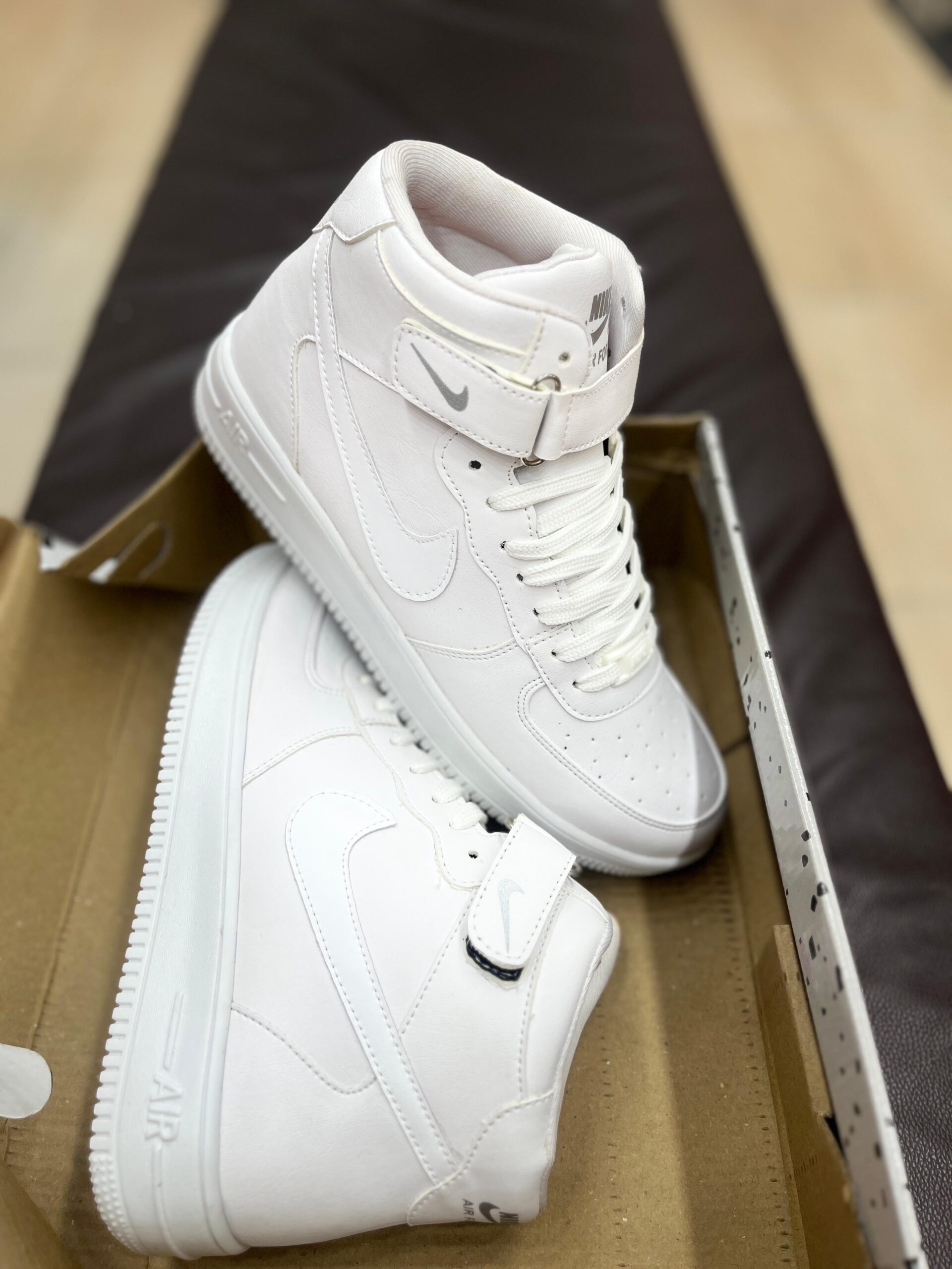 IMPORTED HIGH QUALITY SHOES WITH CREASE PROTECTOR INSIDE HIGH QUALITY AND COMFORT GUARANTEE FOR MENS AND WOMENS ( BA)