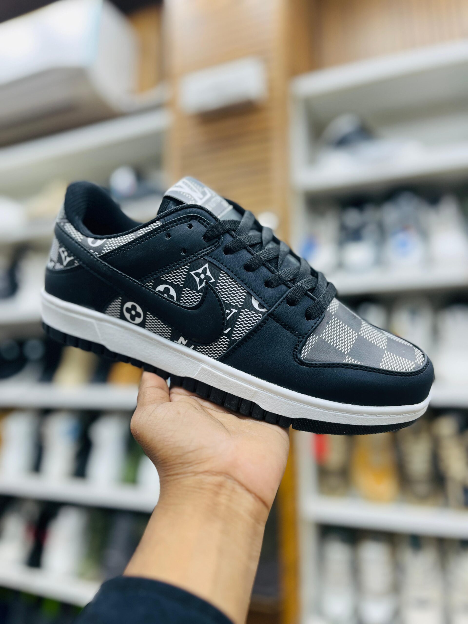 IMPORTED HIGH QUALITY SHOES WITH CREASE PROTECTOR INSIDE HIGH QUALITY AND COMFORT GUARANTEE FOR MENS AND WOMENS ( BA)