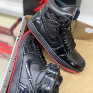 IMPORTED HIGH QUALITY SHOES WITH CREASE PROTECTOR INSIDE HIGH QUALITY AND COMFORT GUARANTEE FOR MENS AND WOMENS ( BA)