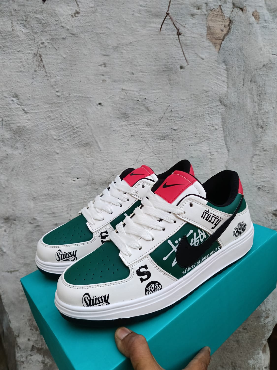 IMPORTED HIGH QUALITY SHOES WITH CREASE PROTECTOR INSIDE HIGH QUALITY AND COMFORT GUARANTEE FOR MENS AND WOMENS ( BA)