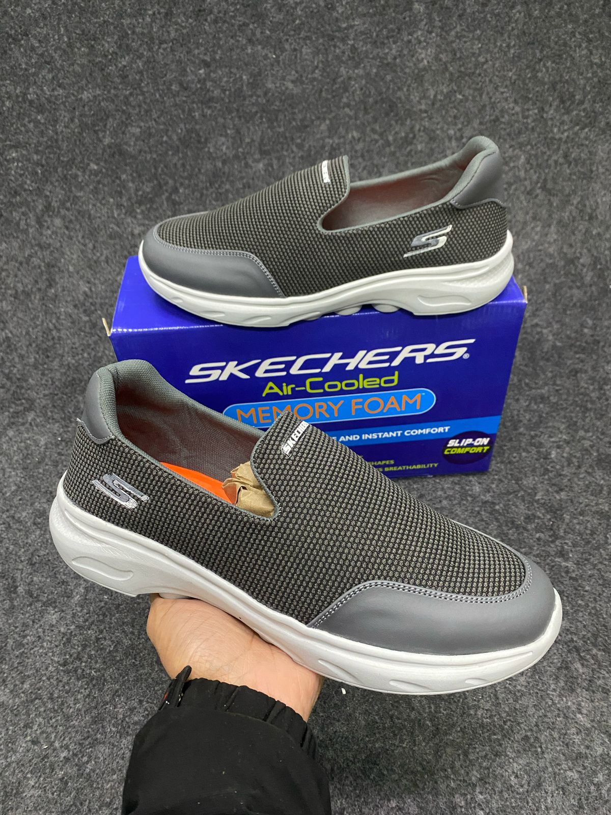 IMPORTED HIGH QUALITY SHOES WITH CREASE PROTECTOR INSIDE HIGH QUALITY AND COMFORT GUARANTEE FOR MENS AND WOMENS ( BA)