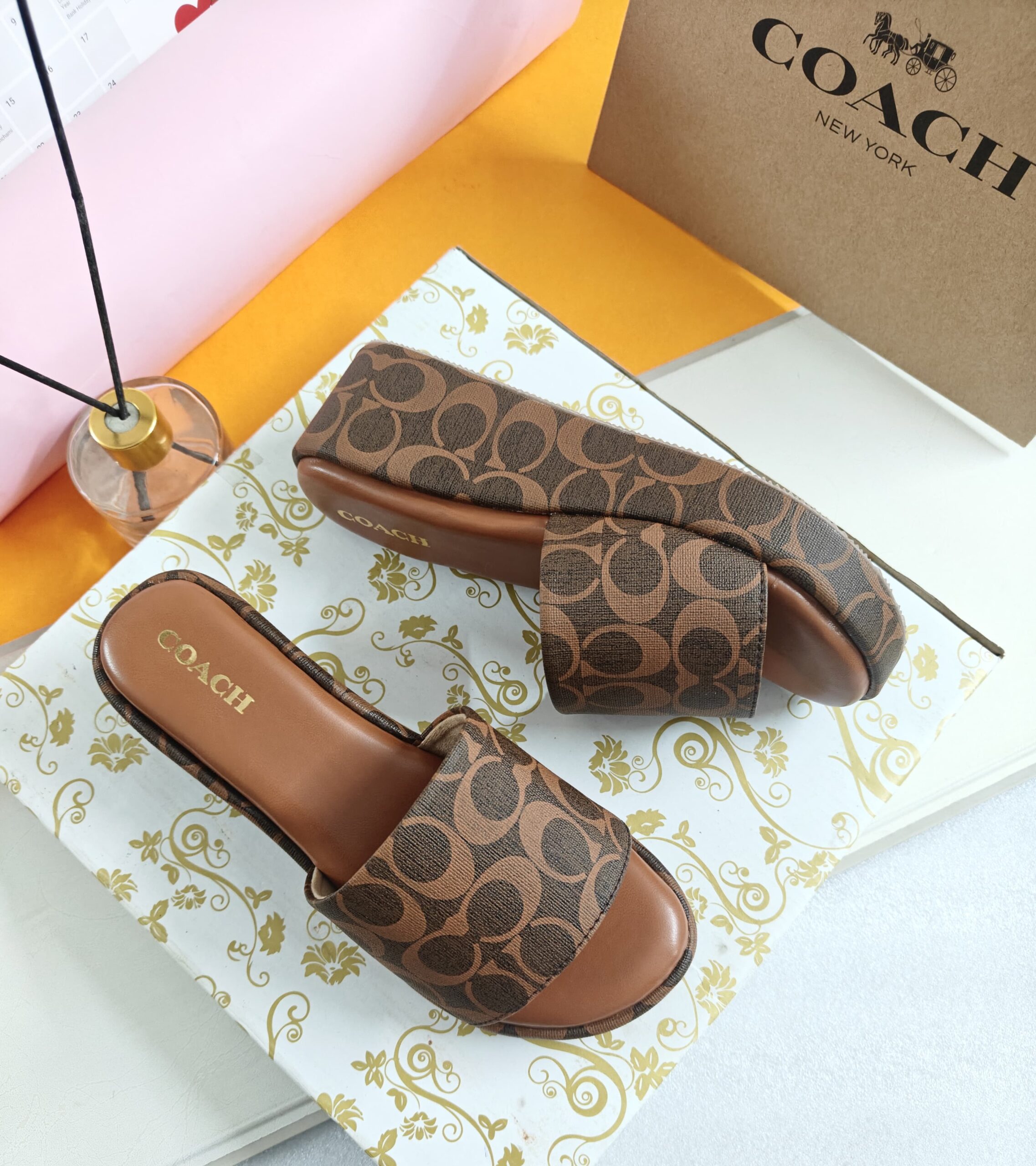 IMPORTED HIGH QUALITY SHOES WITH CREASE PROTECTOR INSIDE HIGH QUALITY AND COMFORT GUARANTEE FOR MENS AND WOMENS ( BA)