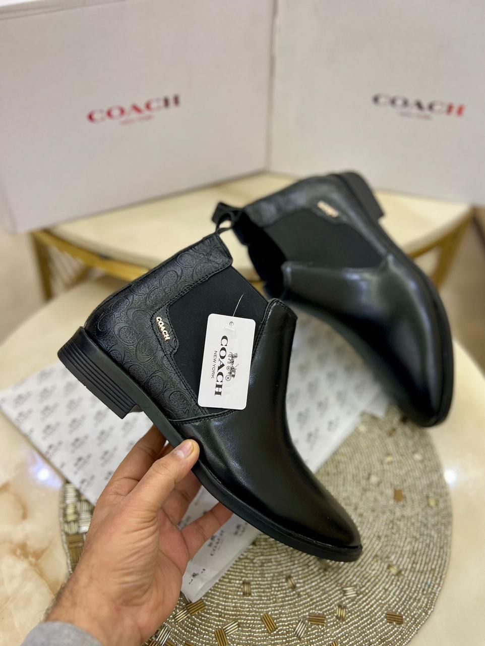 IMPORTED HIGH QUALITY SHOES WITH CREASE PROTECTOR INSIDE HIGH QUALITY AND COMFORT GUARANTEE FOR MENS AND WOMENS ( BA)