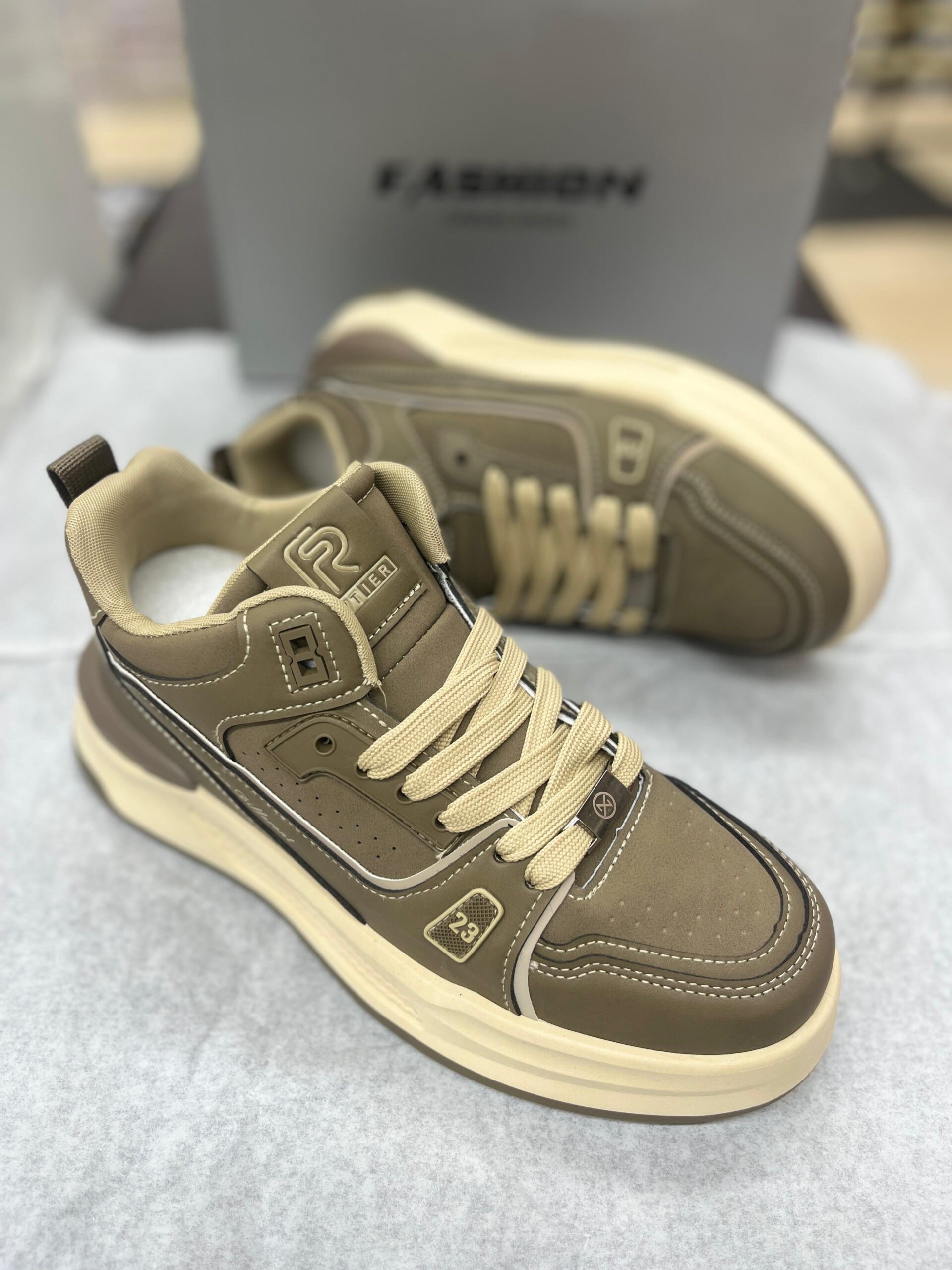 IMPORTED HIGH QUALITY SHOES WITH CREASE PROTECTOR INSIDE HIGH QUALITY AND COMFORT GUARANTEE FOR MENS AND WOMENS ( BA)