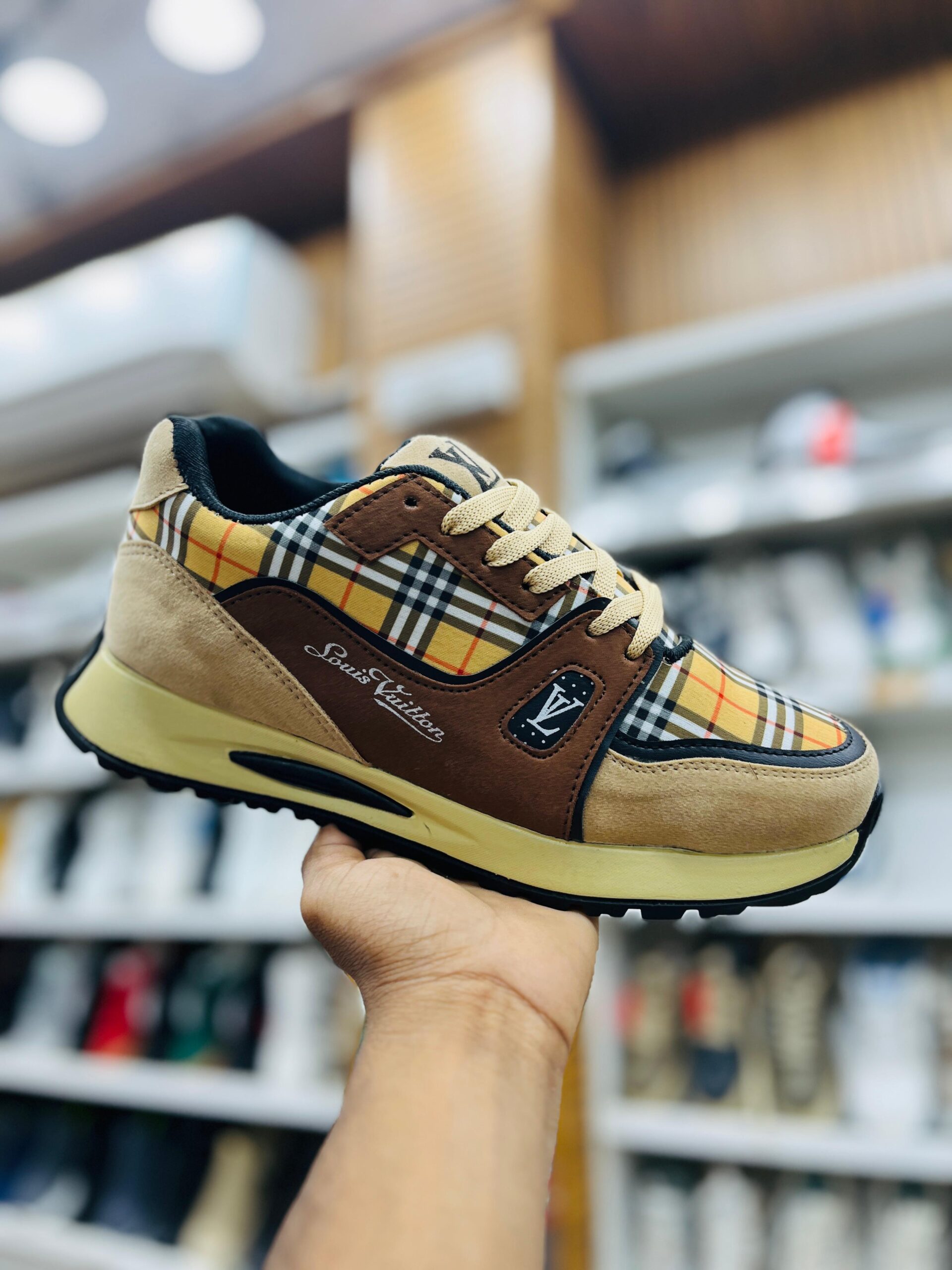 IMPORTED HIGH QUALITY SHOES WITH CREASE PROTECTOR INSIDE HIGH QUALITY AND COMFORT GUARANTEE FOR MENS AND WOMENS ( BA)
