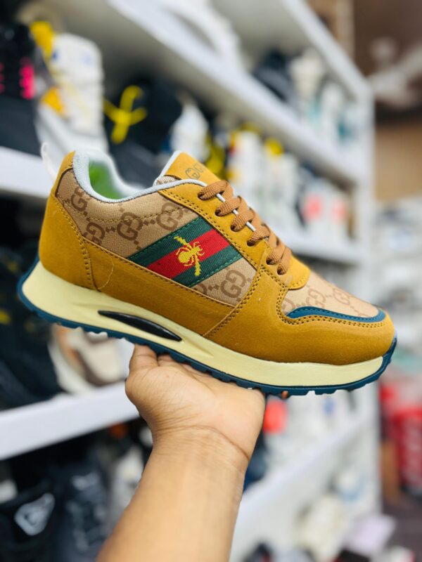 IMPORTED HIGH QUALITY SHOES WITH CREASE PROTECTOR INSIDE HIGH QUALITY AND COMFORT GUARANTEE FOR MENS AND WOMENS ( BA)