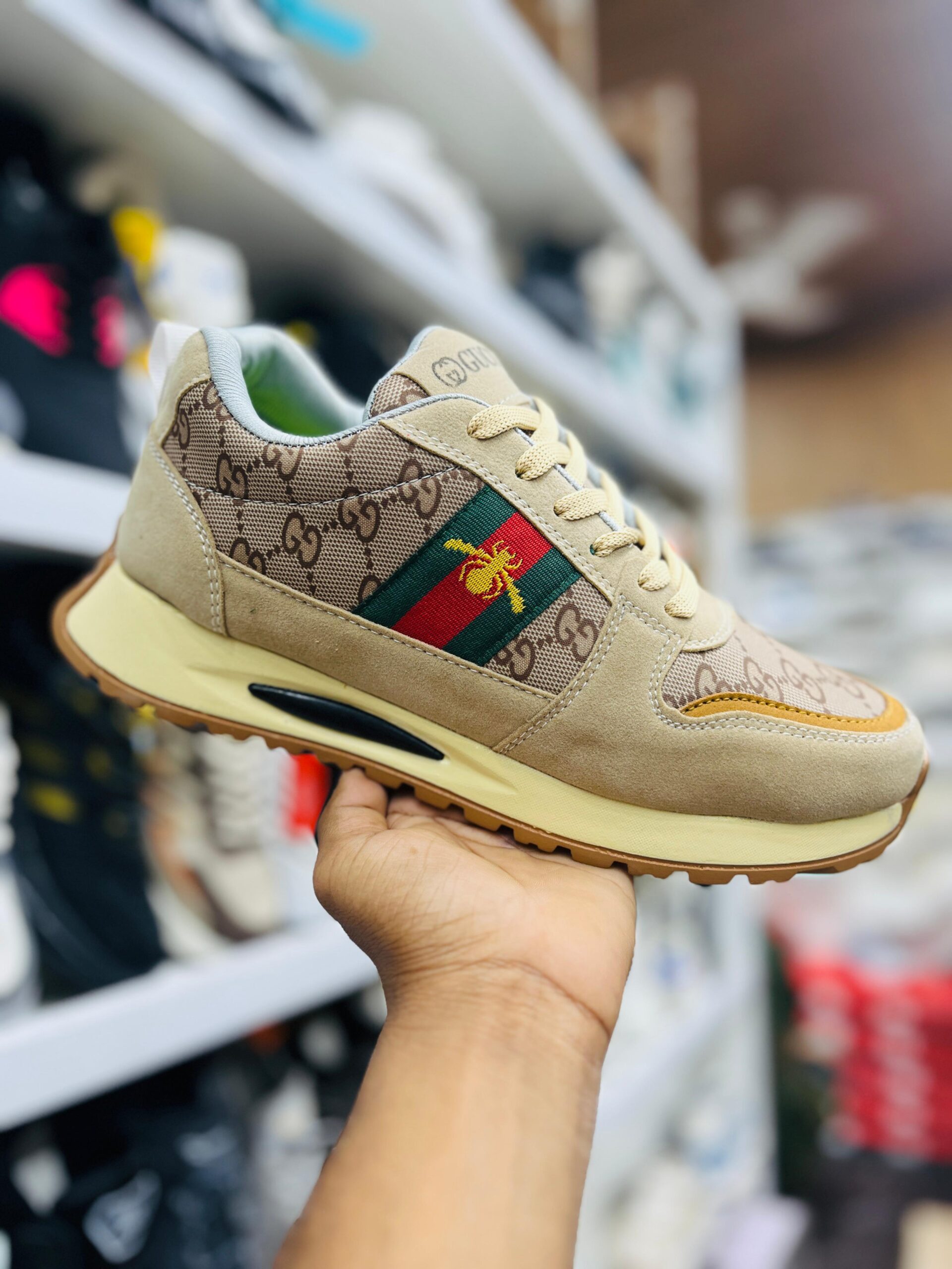 IMPORTED HIGH QUALITY SHOES WITH CREASE PROTECTOR INSIDE HIGH QUALITY AND COMFORT GUARANTEE FOR MENS AND WOMENS ( BA)