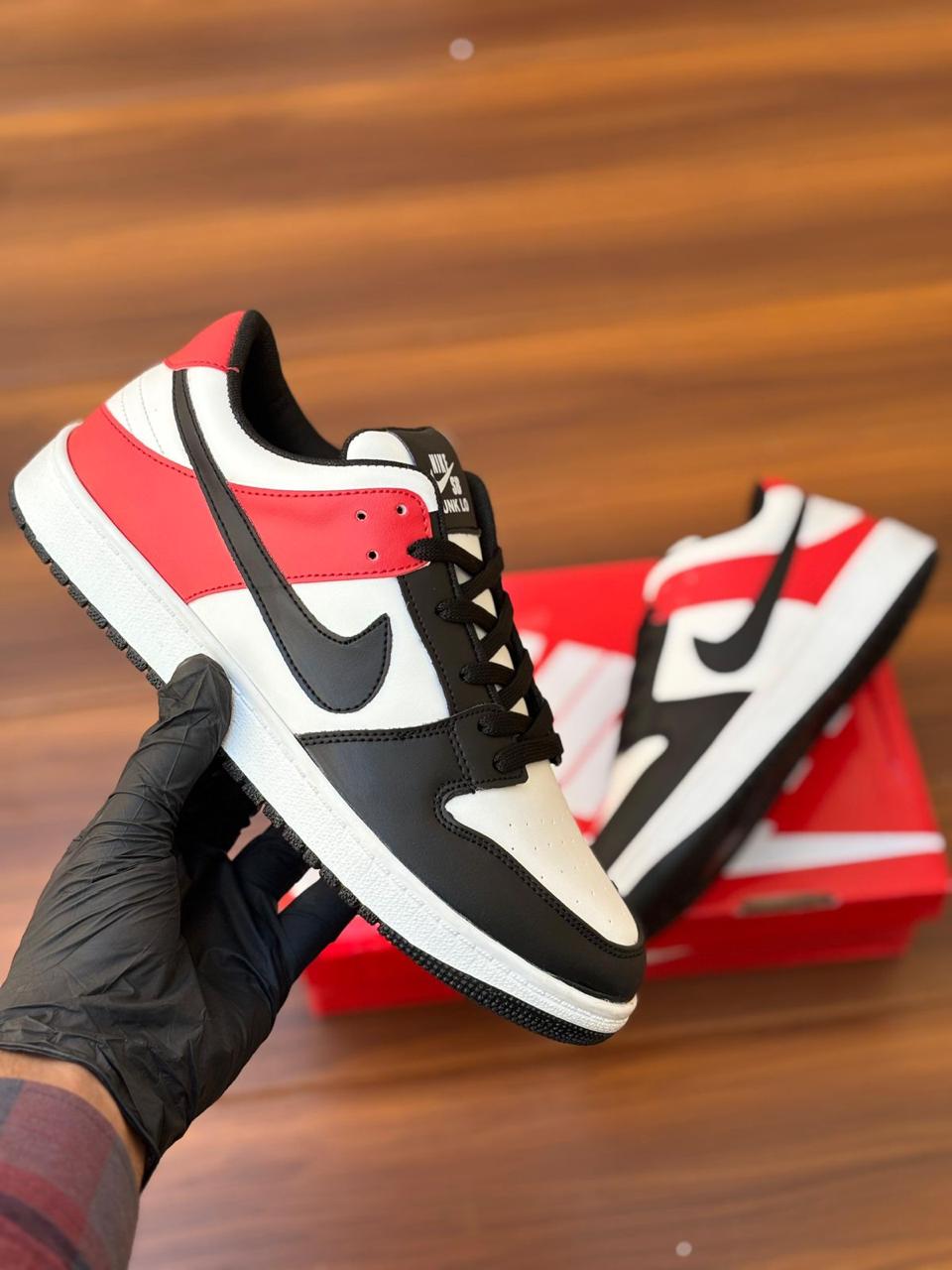IMPORTED HIGH QUALITY SHOES WITH CREASE PROTECTOR INSIDE HIGH QUALITY AND COMFORT GUARANTEE FOR MENS AND WOMENS ( BA)
