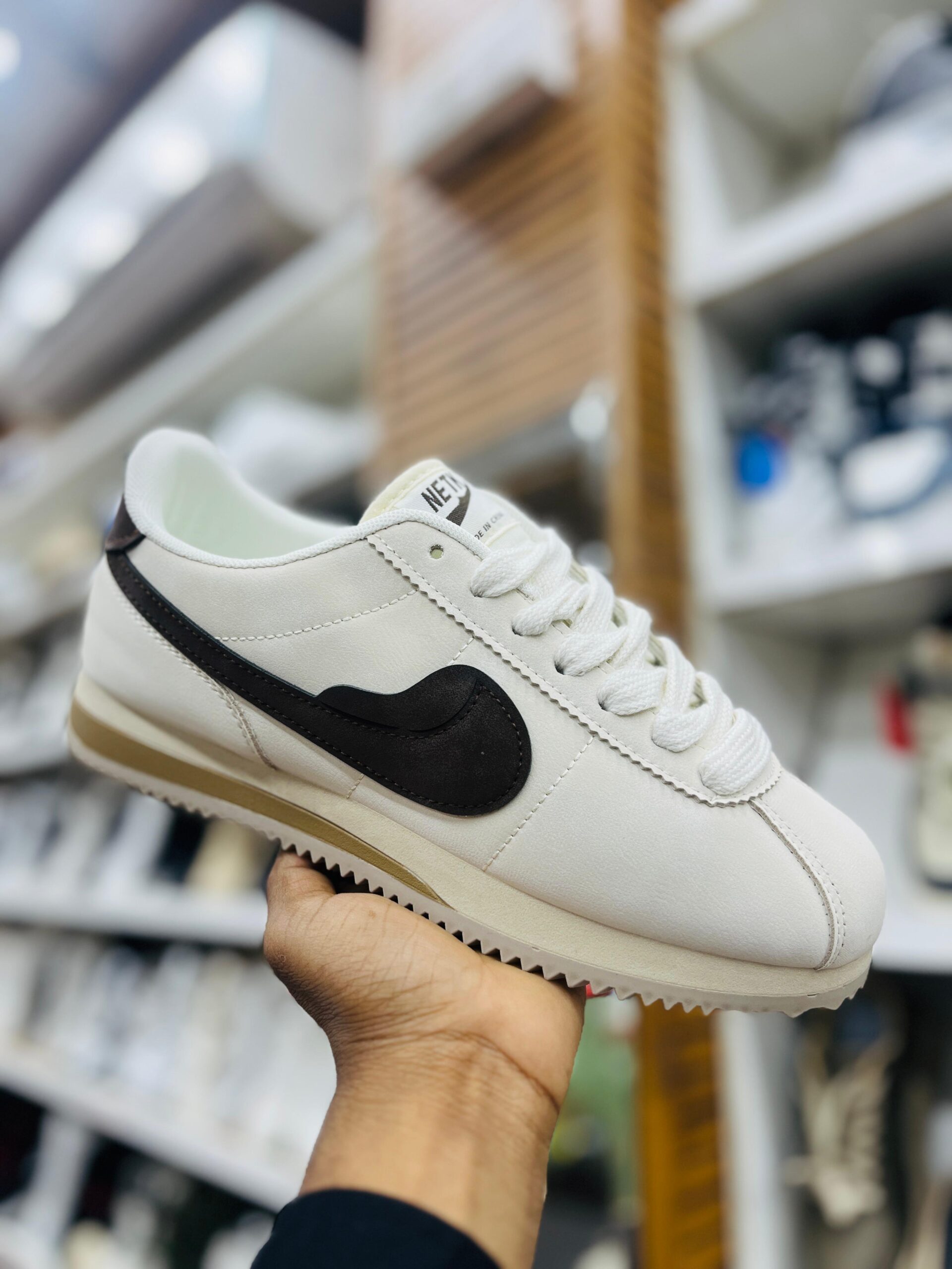 IMPORTED HIGH QUALITY SHOES WITH CREASE PROTECTOR INSIDE HIGH QUALITY AND COMFORT GUARANTEE FOR MENS AND WOMENS ( BA)