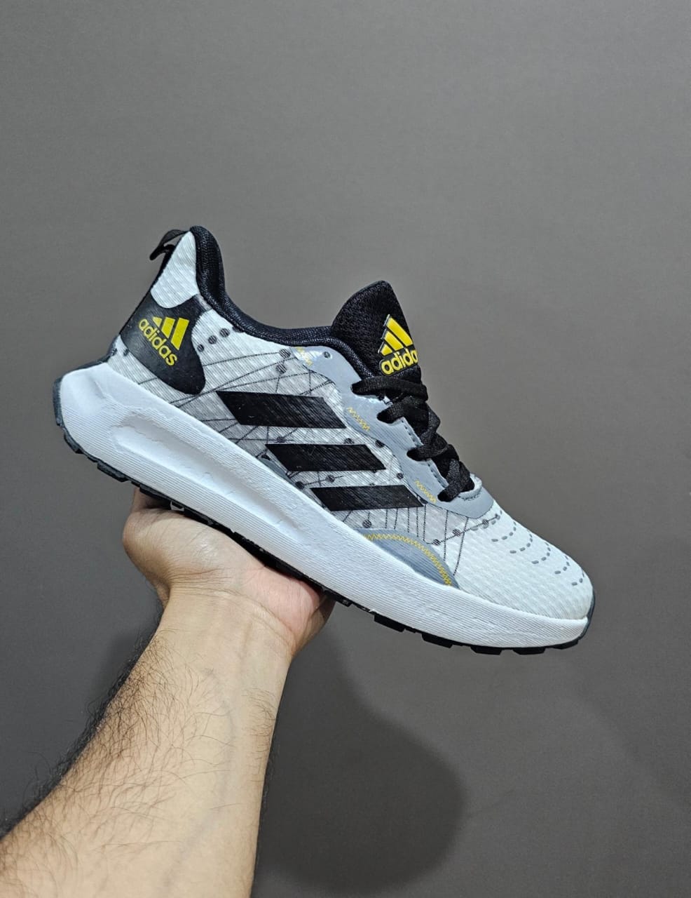 IMPORTED HIGH QUALITY SHOES WITH CREASE PROTECTOR INSIDE HIGH QUALITY AND COMFORT GUARANTEE FOR MENS AND WOMENS ( BA)