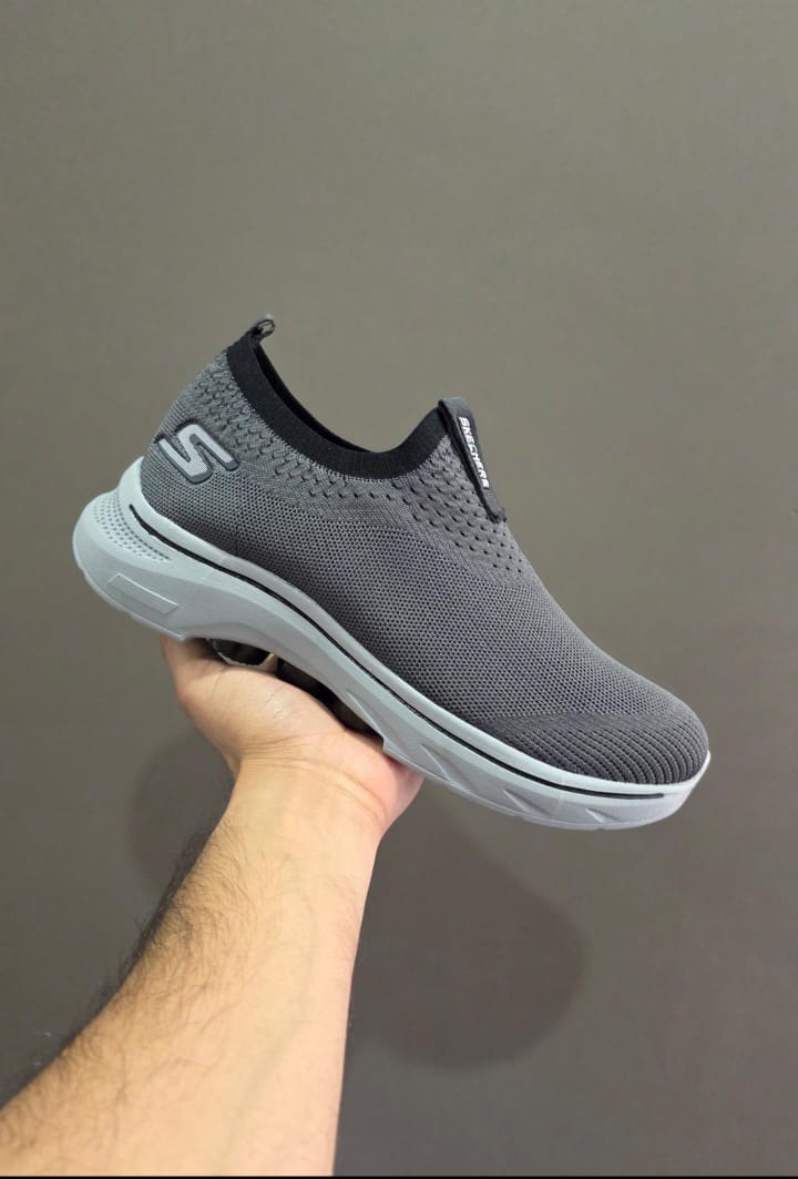 IMPORTED HIGH QUALITY SHOES WITH CREASE PROTECTOR INSIDE HIGH QUALITY AND COMFORT GUARANTEE FOR MENS AND WOMENS ( BA)