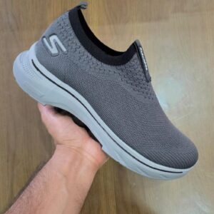 IMPORTED HIGH QUALITY SHOES WITH CREASE PROTECTOR INSIDE HIGH QUALITY AND COMFORT GUARANTEE FOR MENS AND WOMENS ( BA)