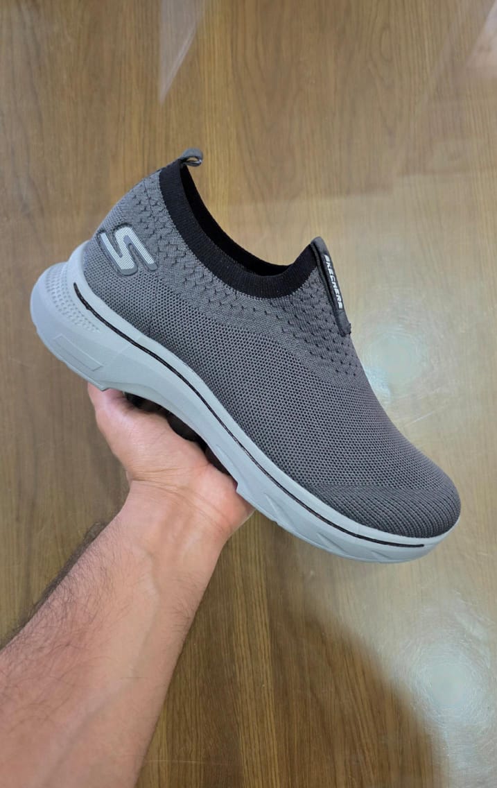 IMPORTED HIGH QUALITY SHOES WITH CREASE PROTECTOR INSIDE HIGH QUALITY AND COMFORT GUARANTEE FOR MENS AND WOMENS ( BA)