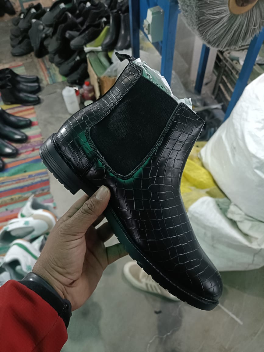 IMPORTED HIGH QUALITY SHOES WITH CREASE PROTECTOR INSIDE HIGH QUALITY AND COMFORT GUARANTEE FOR MENS AND WOMENS ( BA)