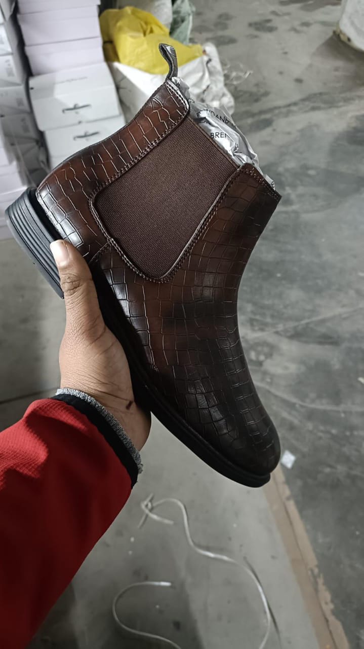 IMPORTED HIGH QUALITY SHOES WITH CREASE PROTECTOR INSIDE HIGH QUALITY AND COMFORT GUARANTEE FOR MENS AND WOMENS ( BA)
