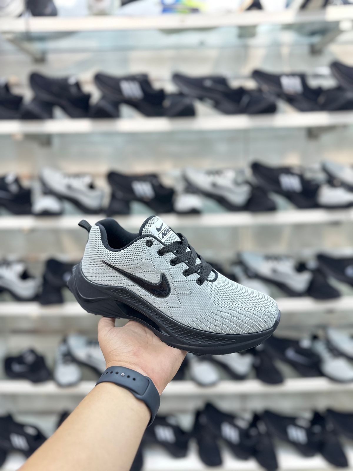 IMPORTED HIGH QUALITY SHOES WITH CREASE PROTECTOR INSIDE HIGH QUALITY AND COMFORT GUARANTEE FOR MENS AND WOMENS ( BA)