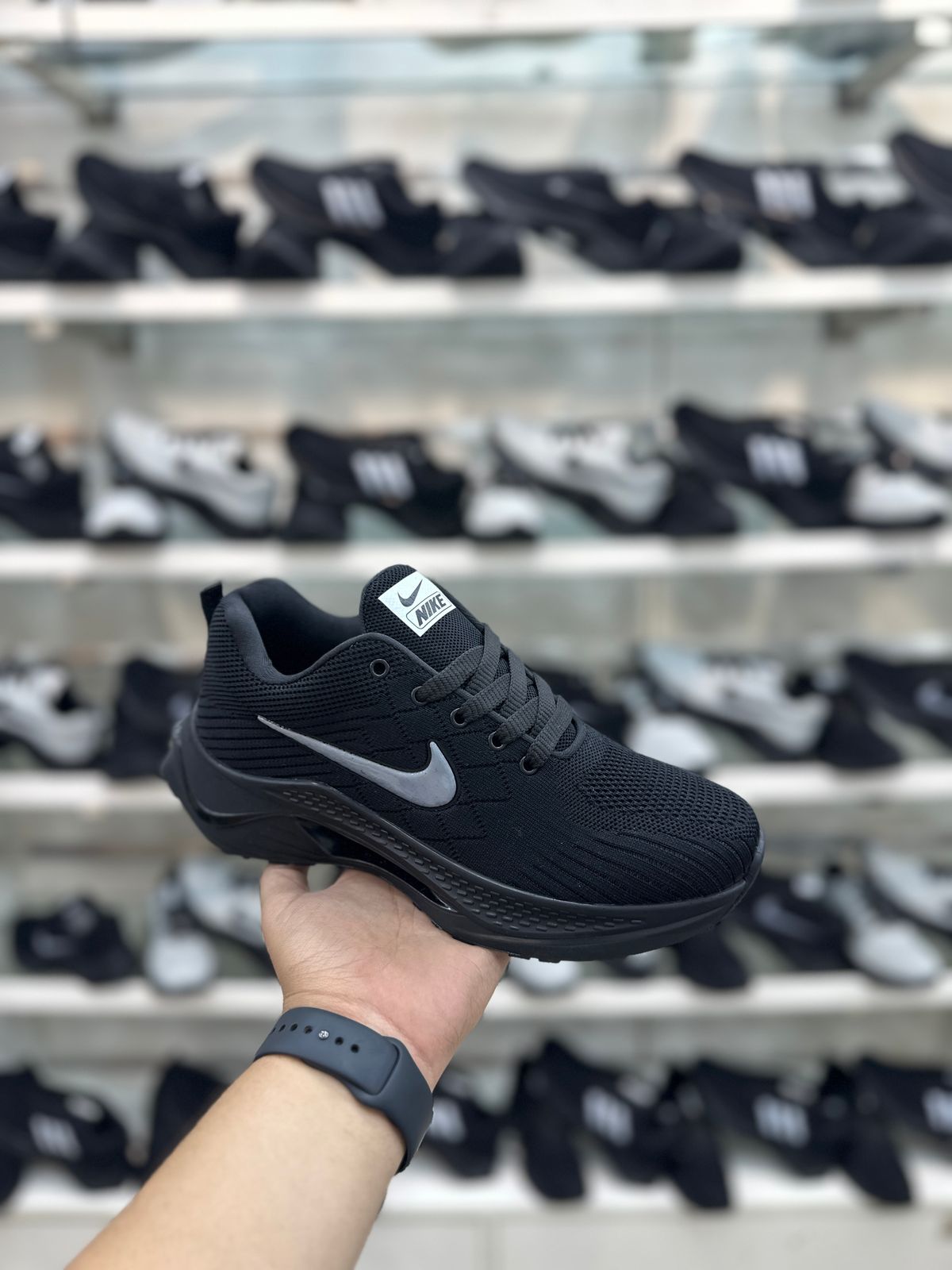 IMPORTED HIGH QUALITY SHOES WITH CREASE PROTECTOR INSIDE HIGH QUALITY AND COMFORT GUARANTEE FOR MENS AND WOMENS ( BA)
