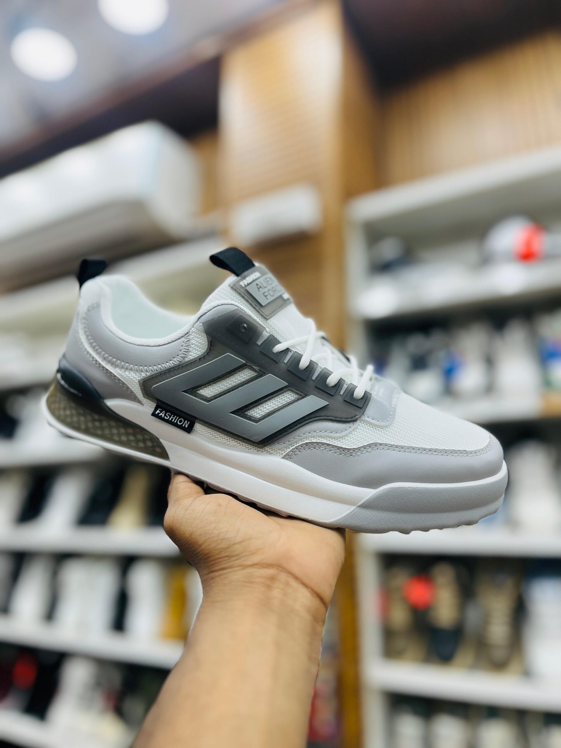 IMPORTED HIGH QUALITY SHOES WITH CREASE PROTECTOR INSIDE HIGH QUALITY AND COMFORT GUARANTEE FOR MENS AND WOMENS ( BA)