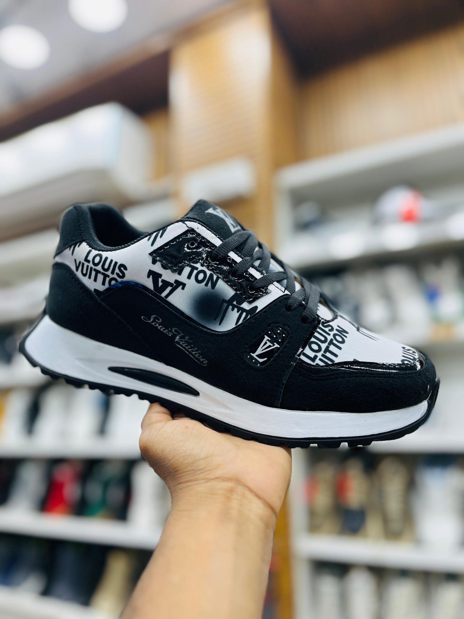 IMPORTED HIGH QUALITY SHOES WITH CREASE PROTECTOR INSIDE HIGH QUALITY AND COMFORT GUARANTEE FOR MENS AND WOMENS ( BA)