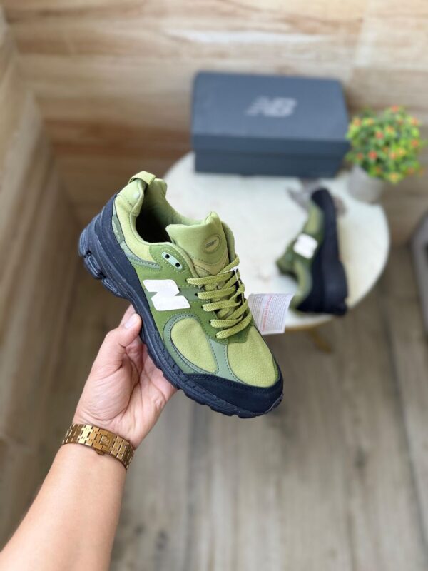 NEW BALANCE 2002 MOSS GREEN MENS PREMIUM SHOES - Image 4