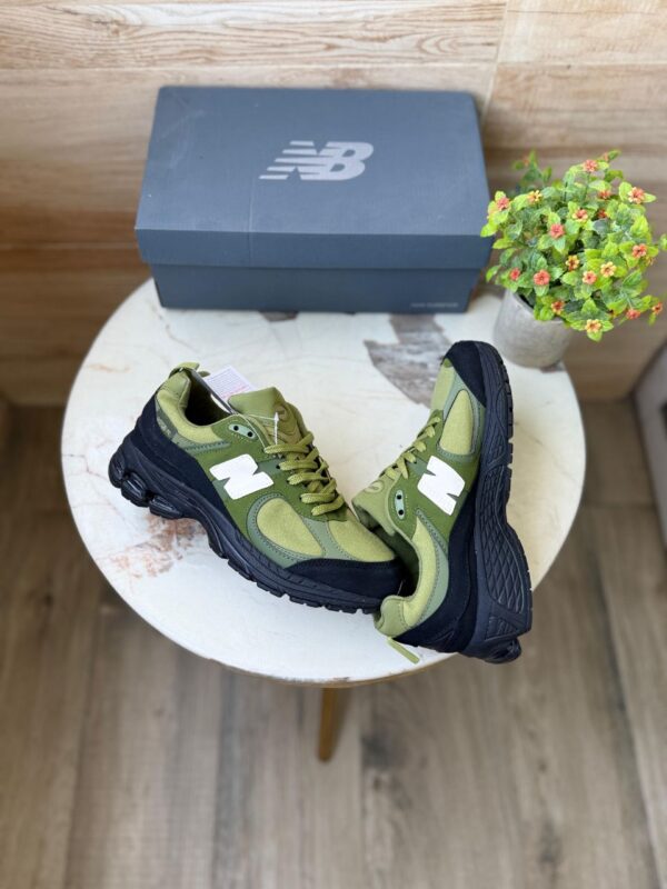 NEW BALANCE 2002 MOSS GREEN MENS PREMIUM SHOES - Image 3