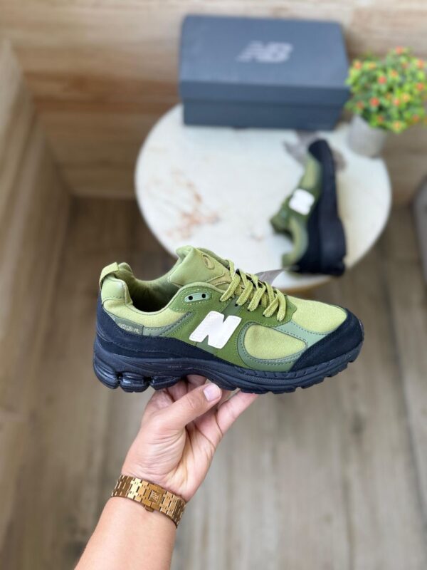 NEW BALANCE 2002 MOSS GREEN MENS PREMIUM SHOES - Image 2