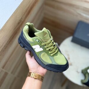 NEW BALANCE 2002 MOSS GREEN MENS PREMIUM SHOES