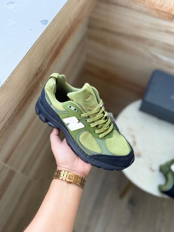 NEW BALANCE 2002 MOSS GREEN MENS PREMIUM SHOES