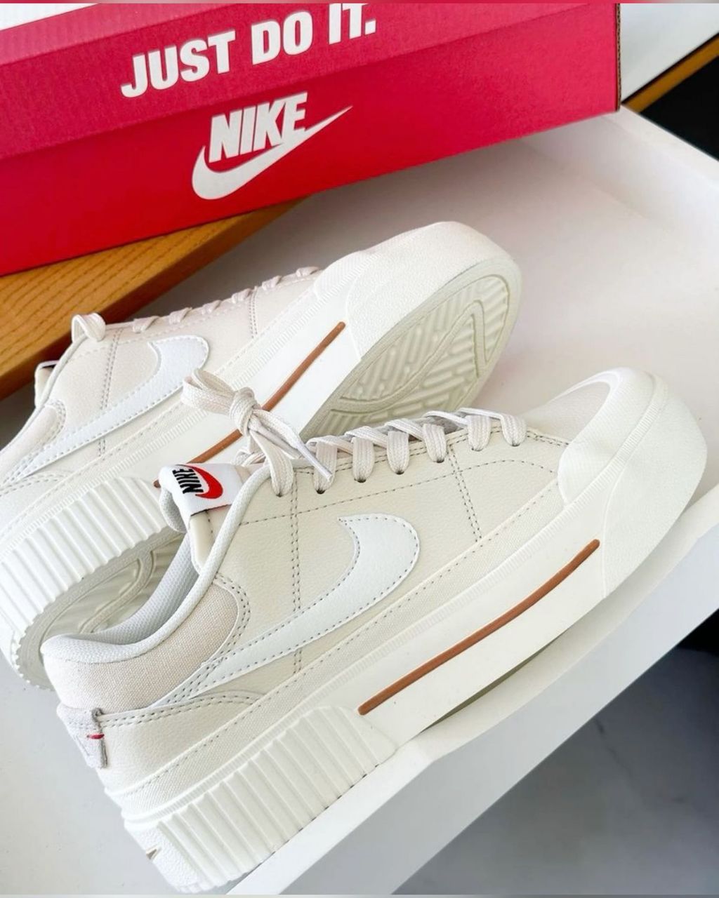 NIKE COURT LEGACY LIFT PREMIUM SHOES FOR WOMENS & GIRLS ( 1900)