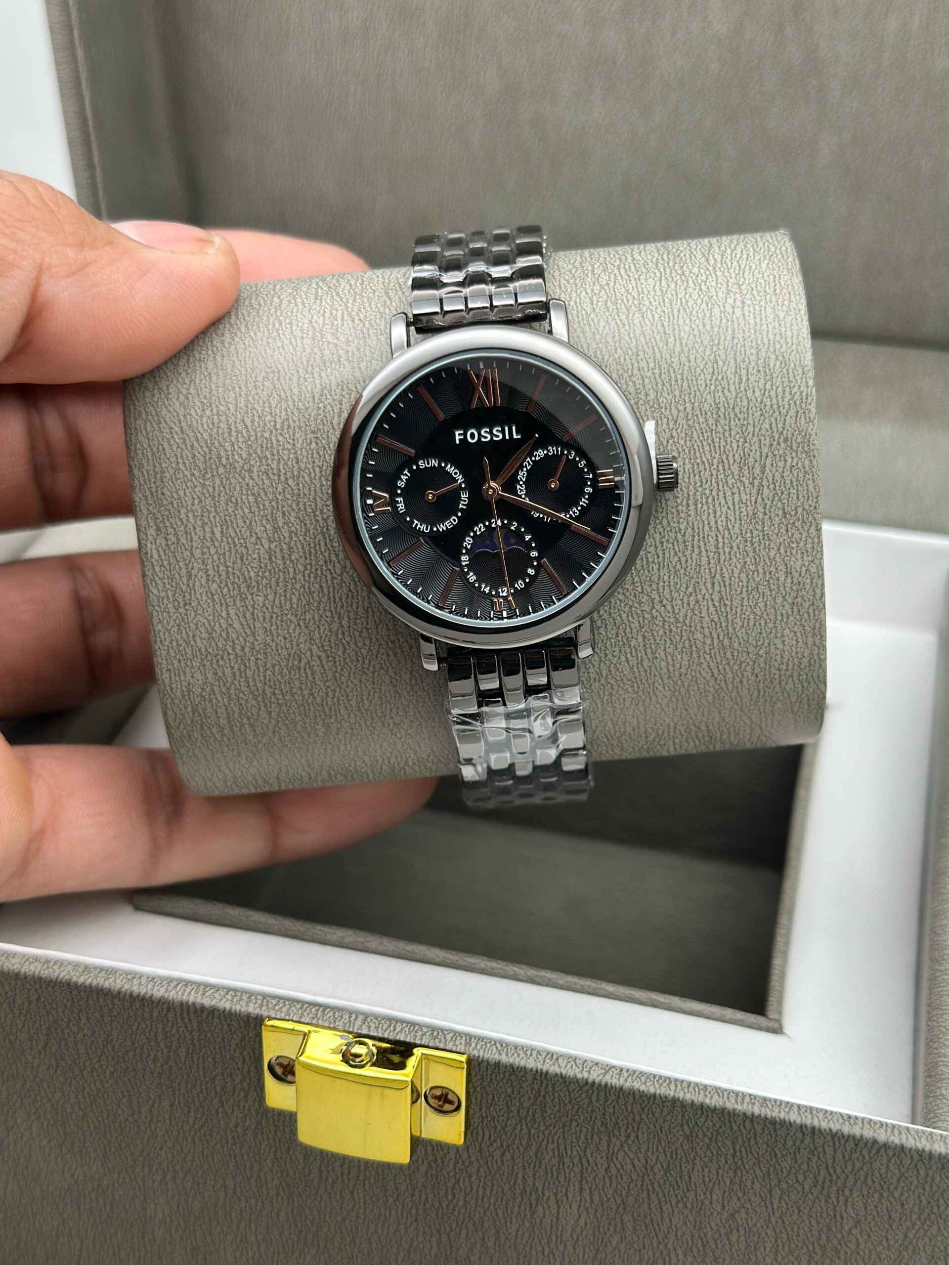 FOSSIL WOMENS PREMIUM WATCH ESPECIALLY CRAFTED FROM EVERYONE ALL TIME USE